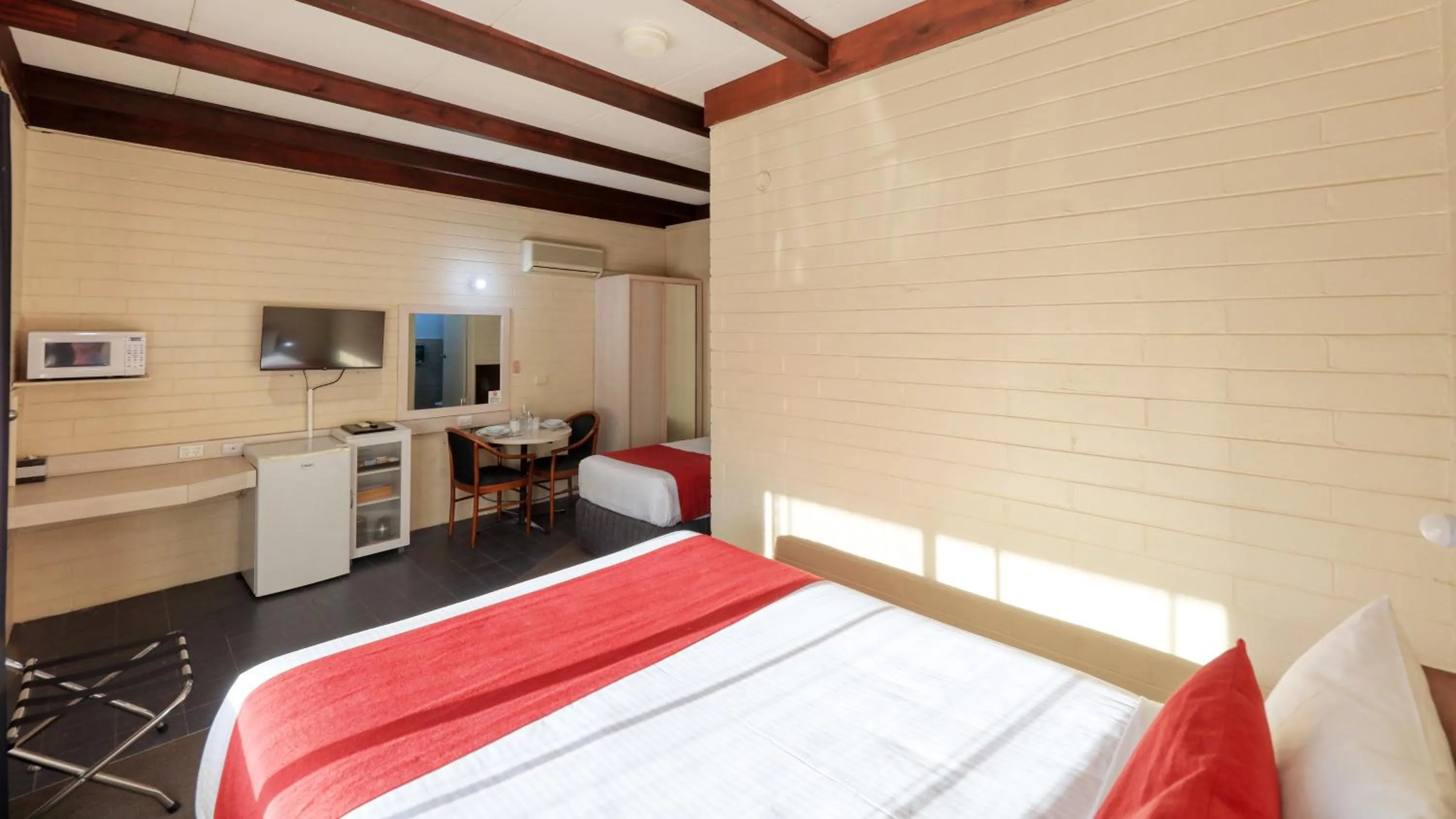 TV and multimedia, Bed in Ashton Motel