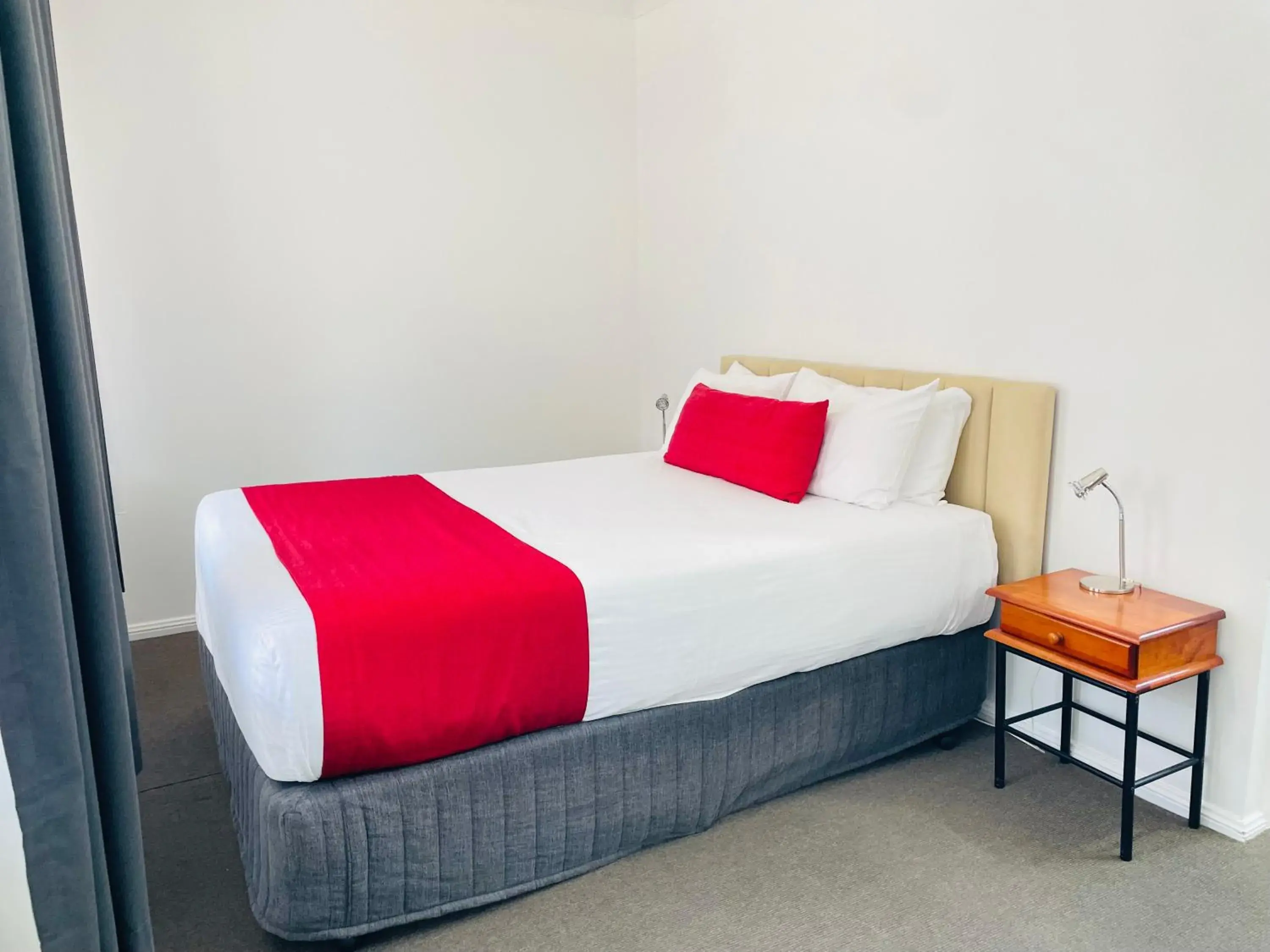 Queen Room - Disability Access in Ashton Motel Queen Room - Disability Access in Ashton Motel