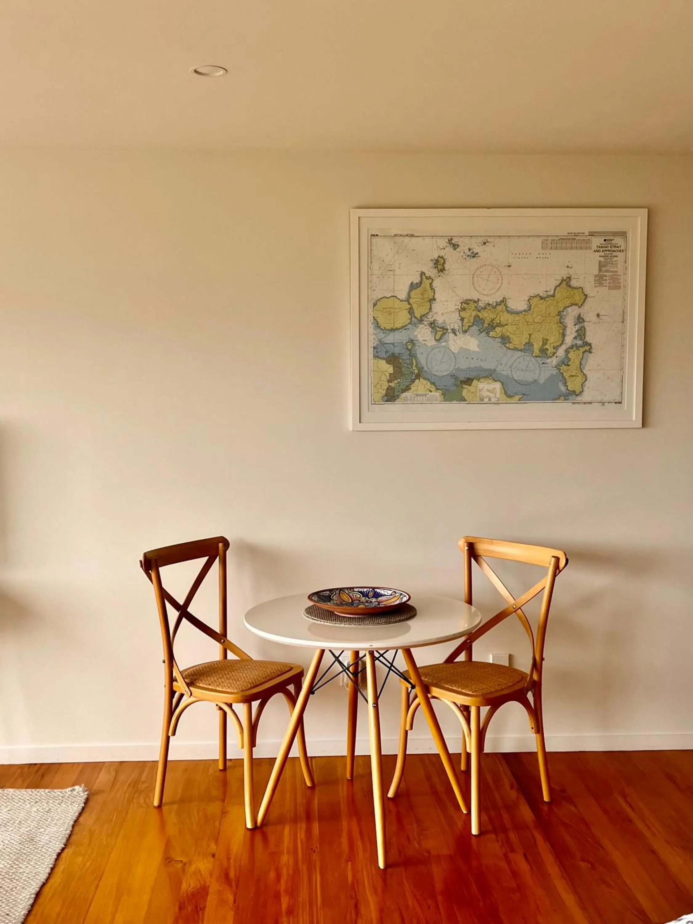 Seating area in Watermark Apartments