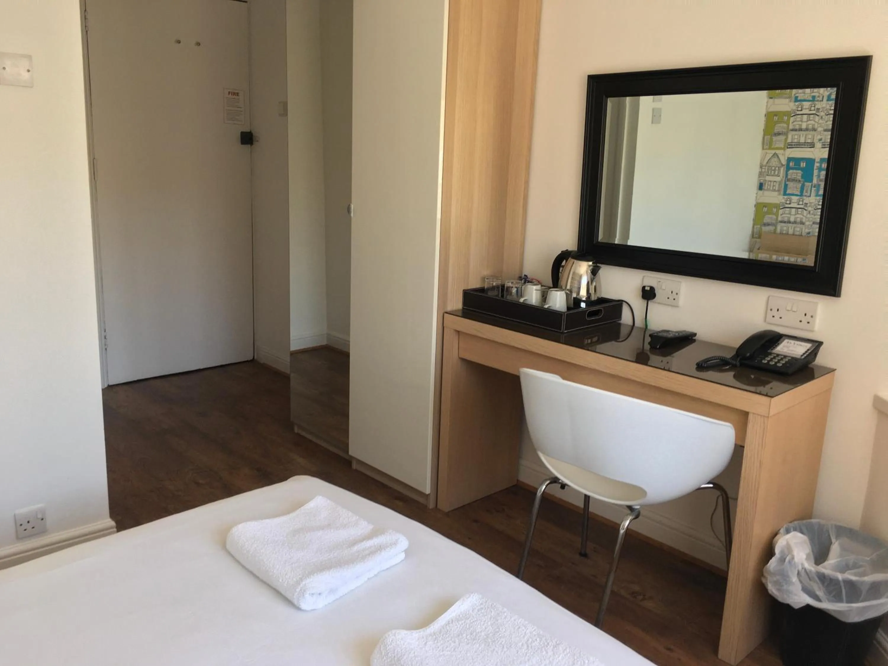 Coffee/tea facilities, Bed in Da Vinci Eastbourne