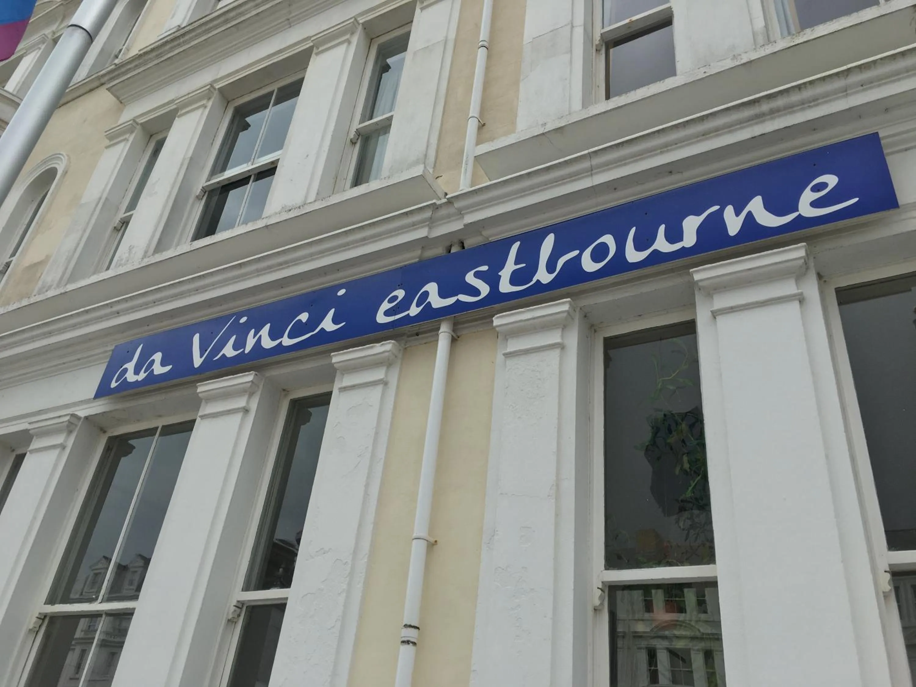 Facade/entrance in Da Vinci Eastbourne
