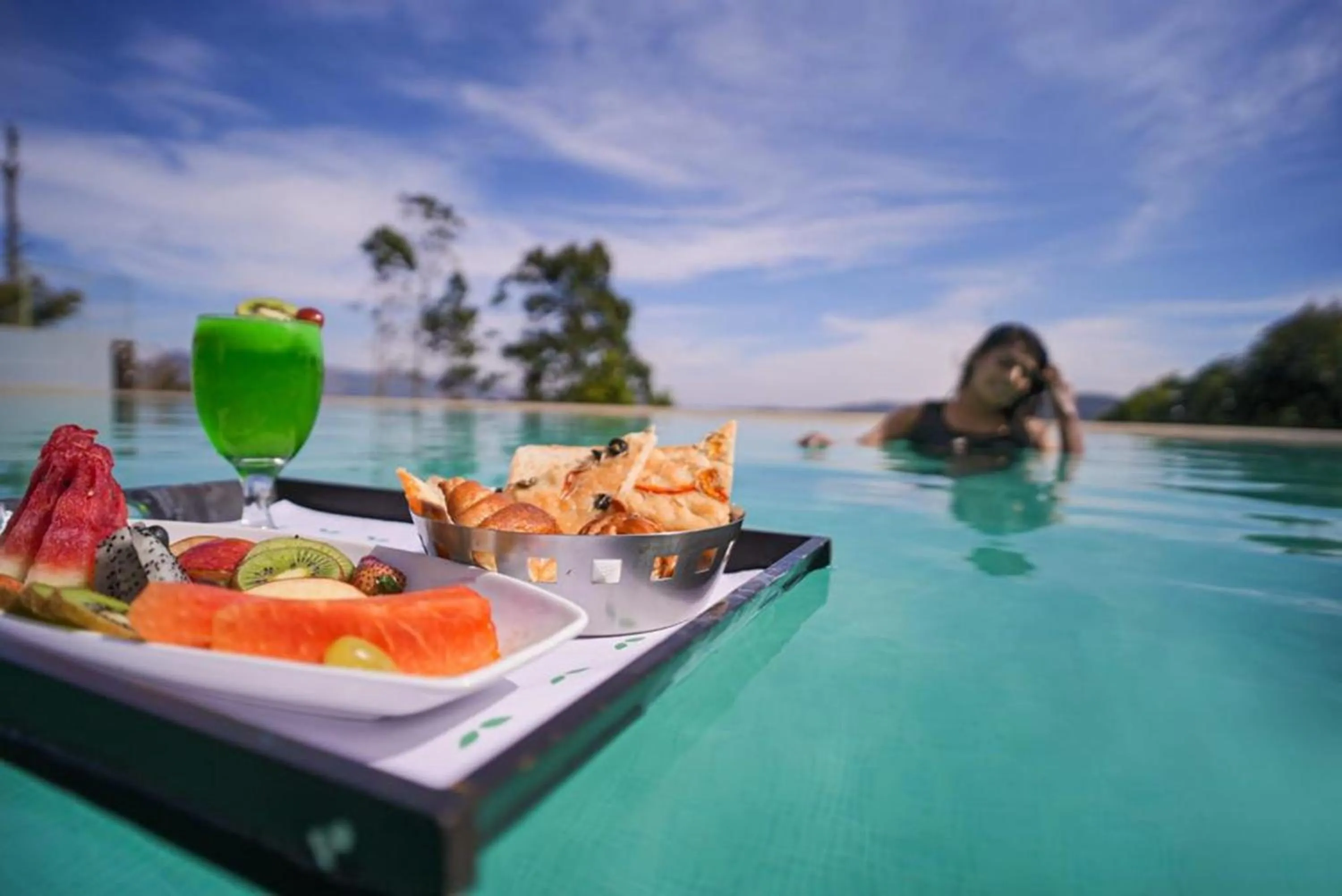 Swimming pool in Mountain Club Resort Munnar