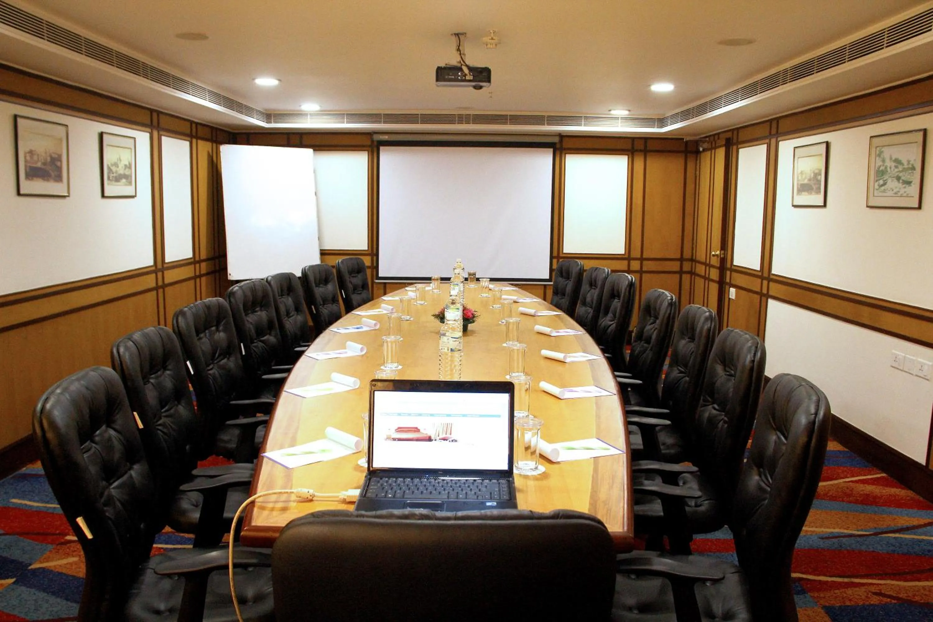 Business facilities in Gokulam Park