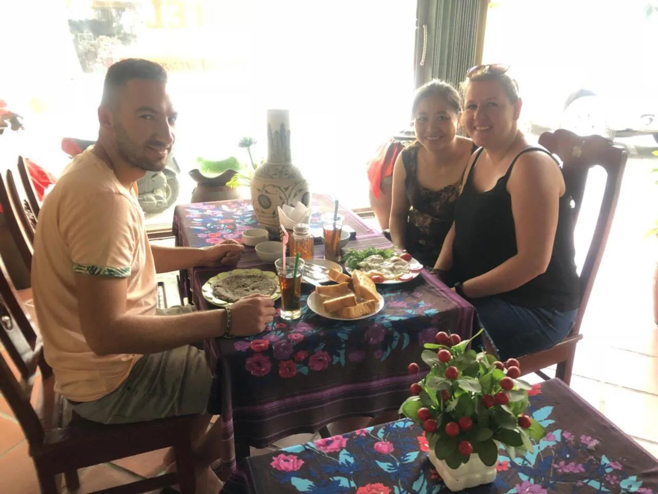 group of guests in Tam Coc - Thành Homestay