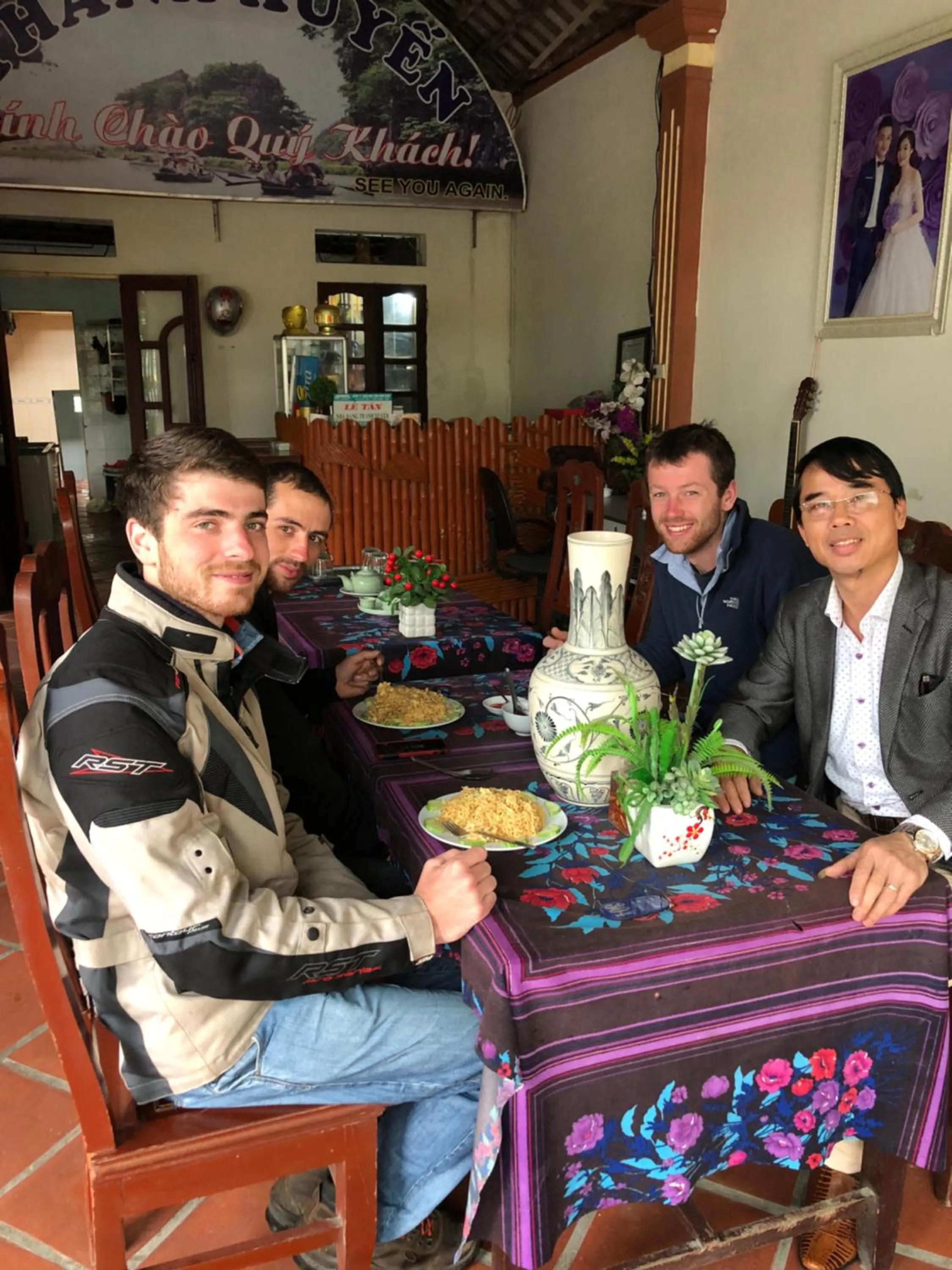 group of guests in Tam Coc - Thành Homestay