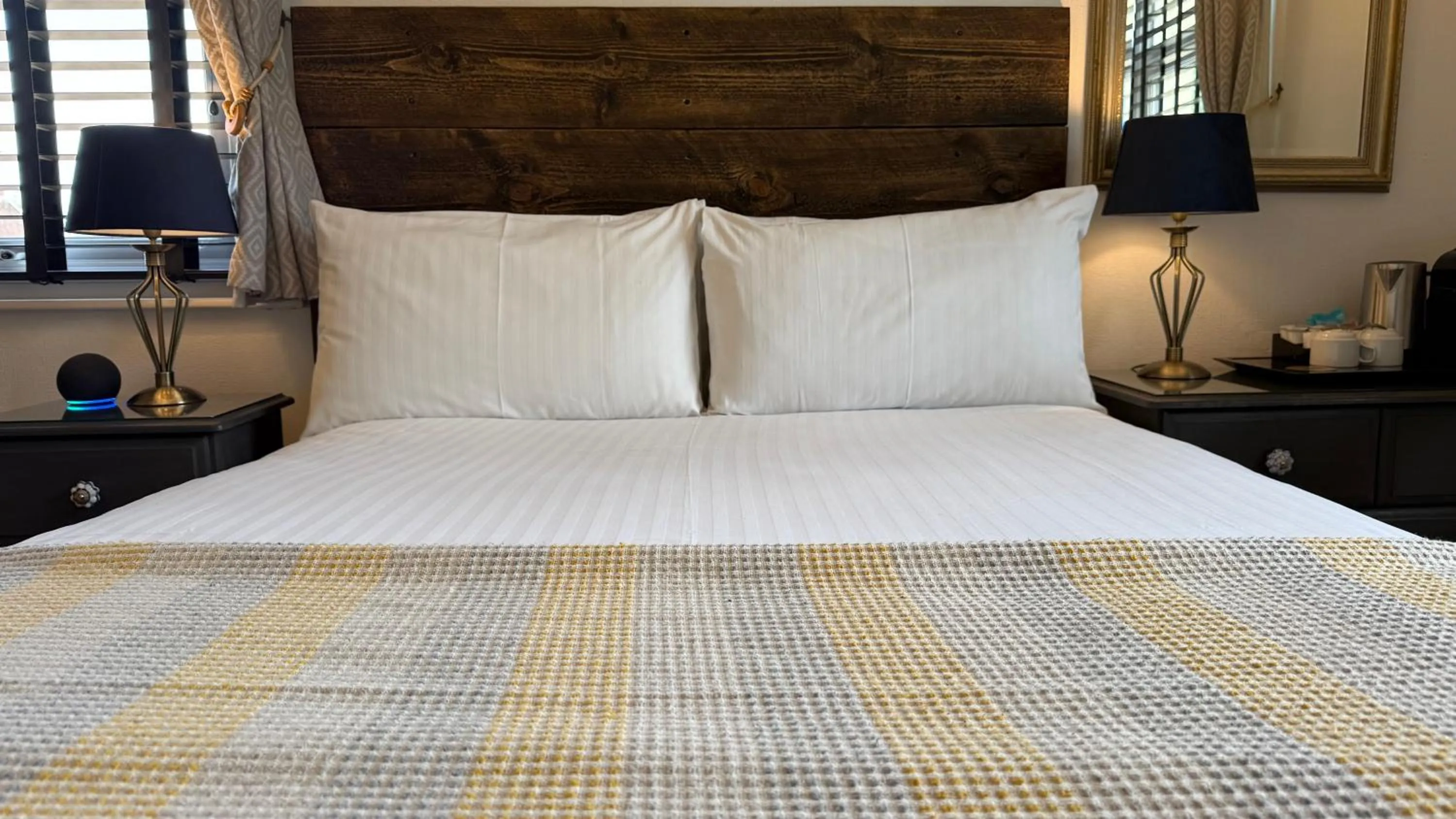 Bedroom, Bed in Watermead House