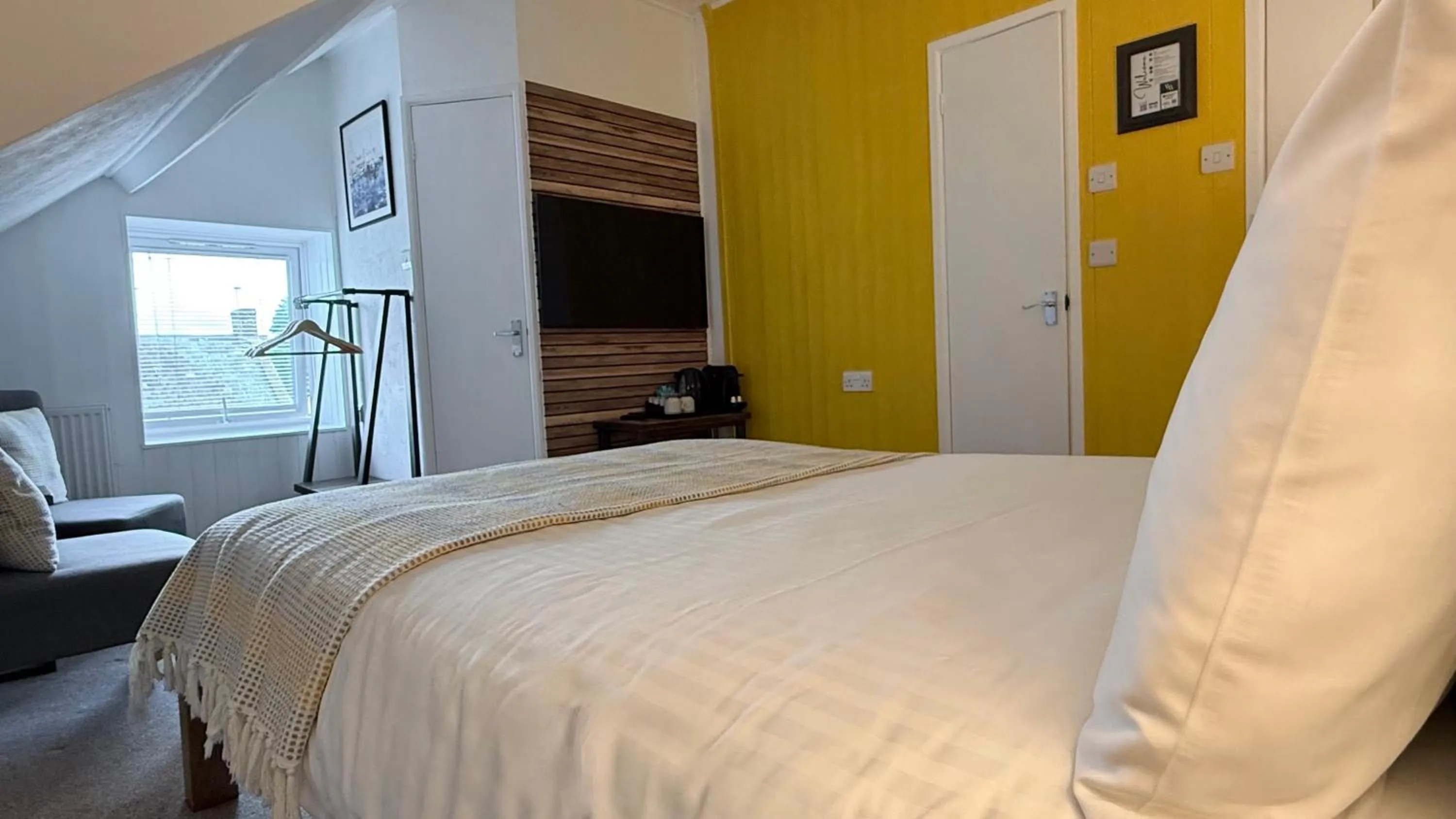 Bedroom, Bed in Watermead House