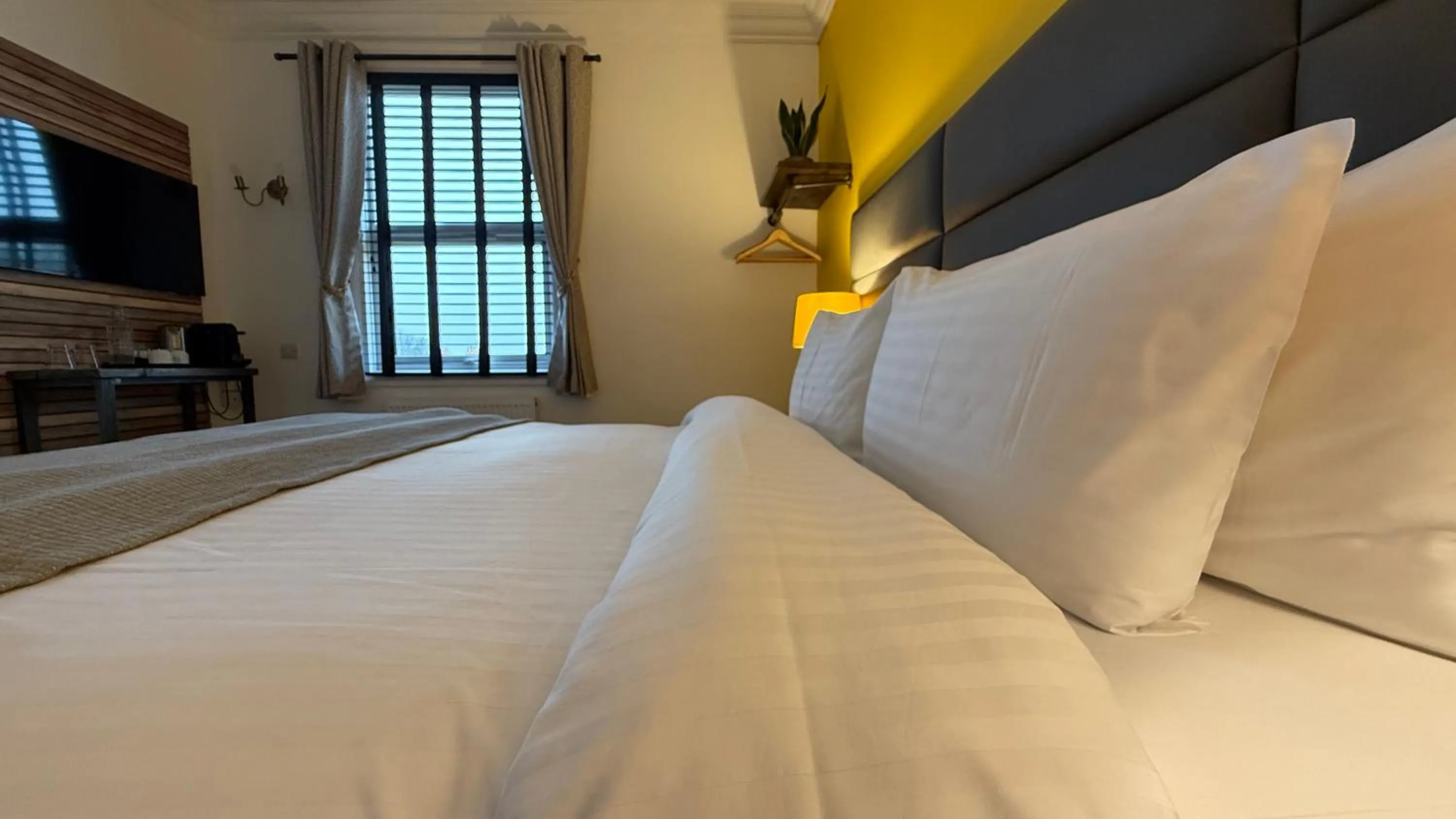 Bedroom, Bed in Watermead House