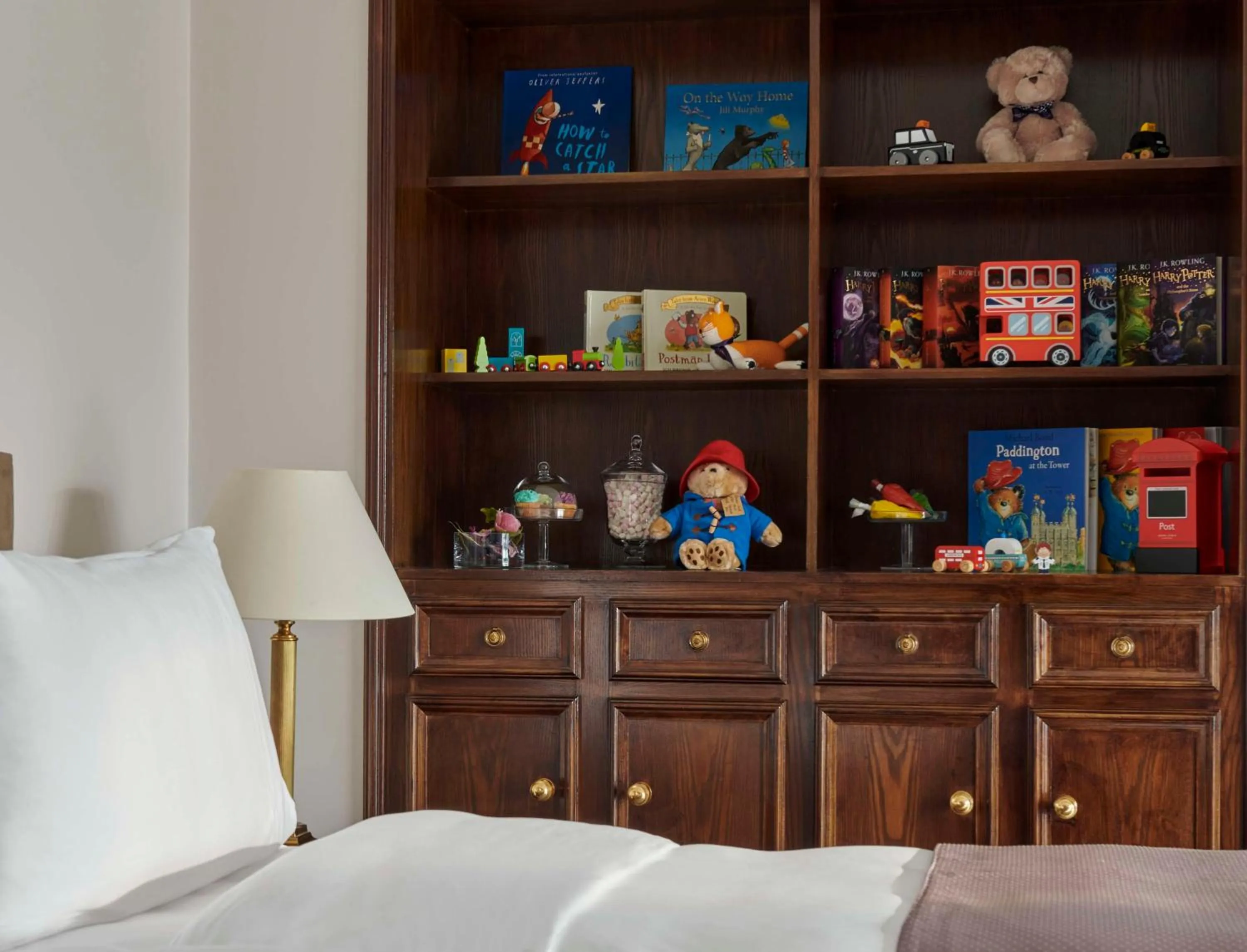 Photo of the whole room, Bed in Hyatt Regency London - The Churchill