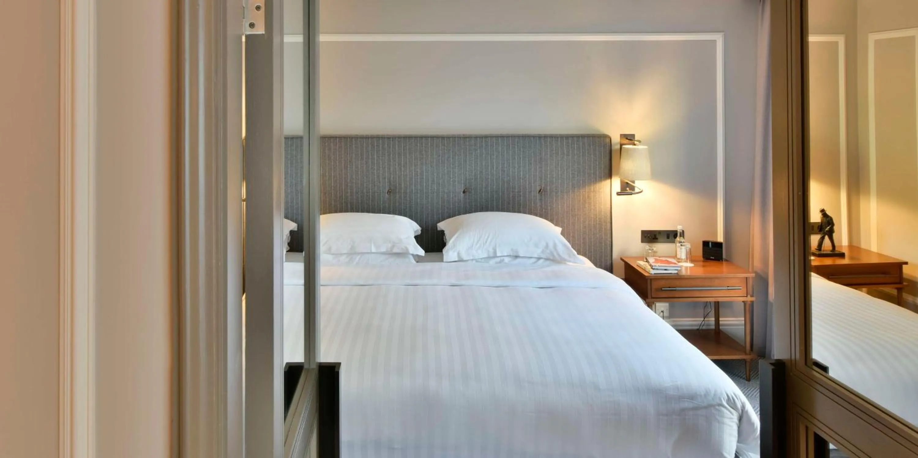 Photo of the whole room, Bed in Hyatt Regency London - The Churchill