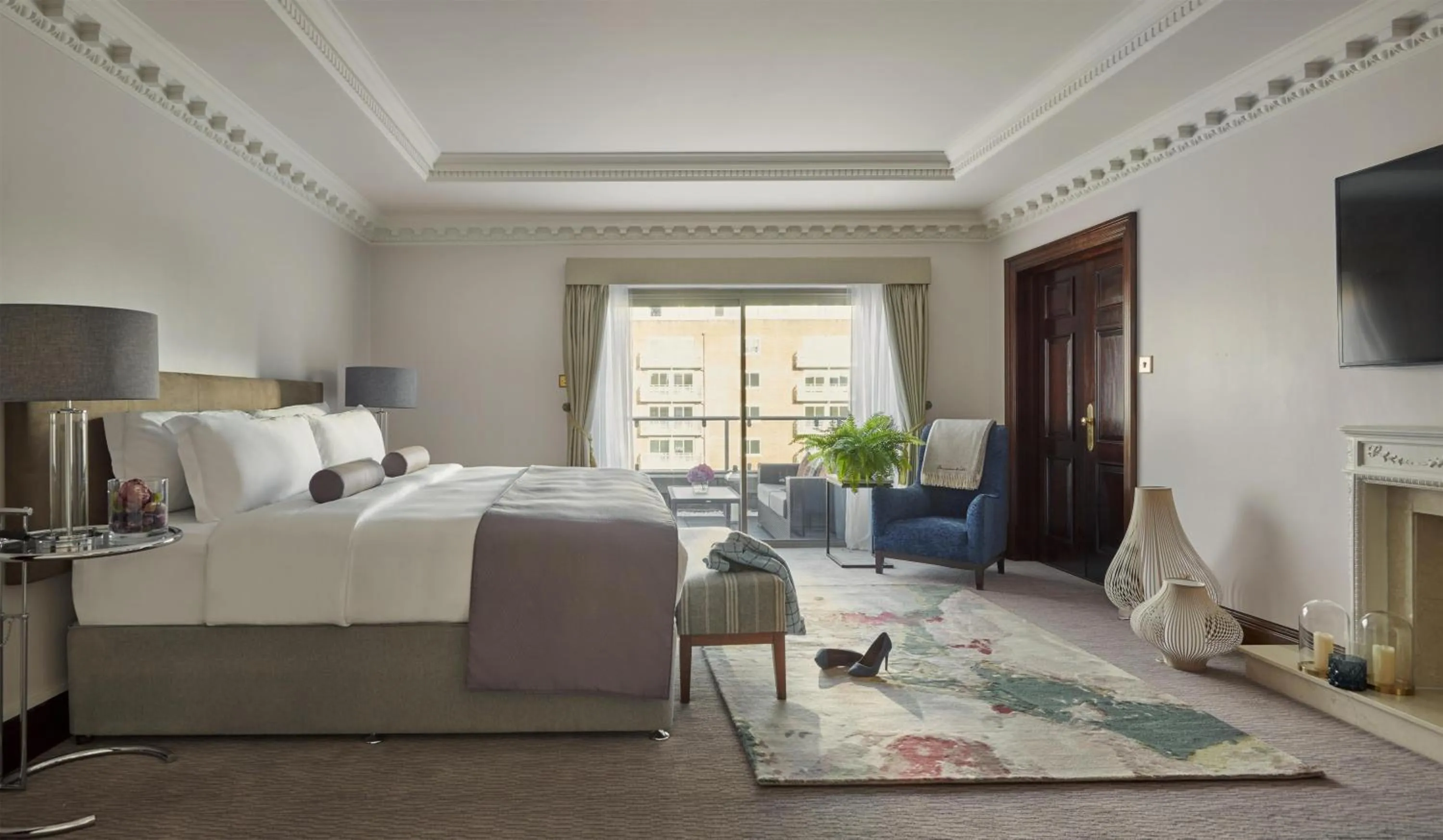 Photo of the whole room, Bed in Hyatt Regency London - The Churchill