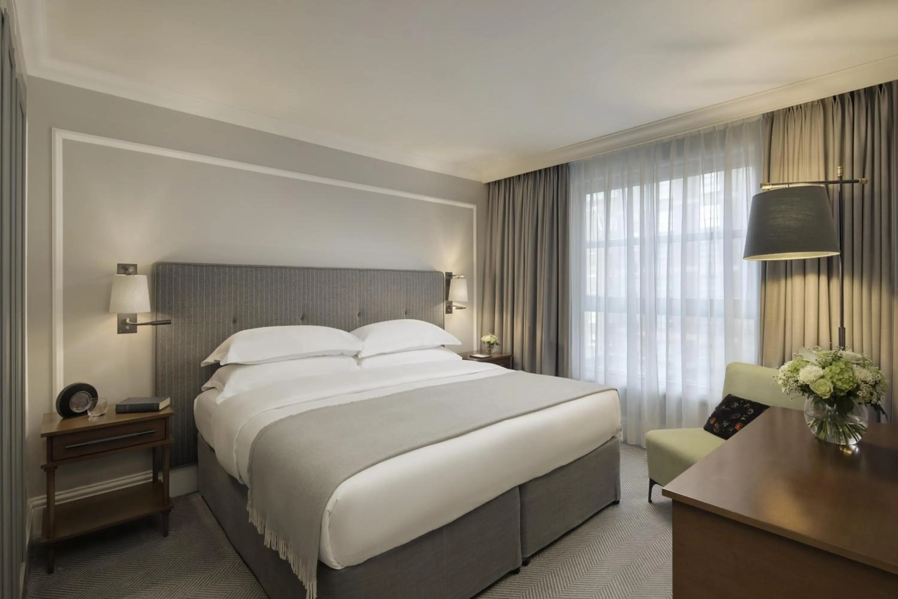 Photo of the whole room, Bed in Hyatt Regency London - The Churchill