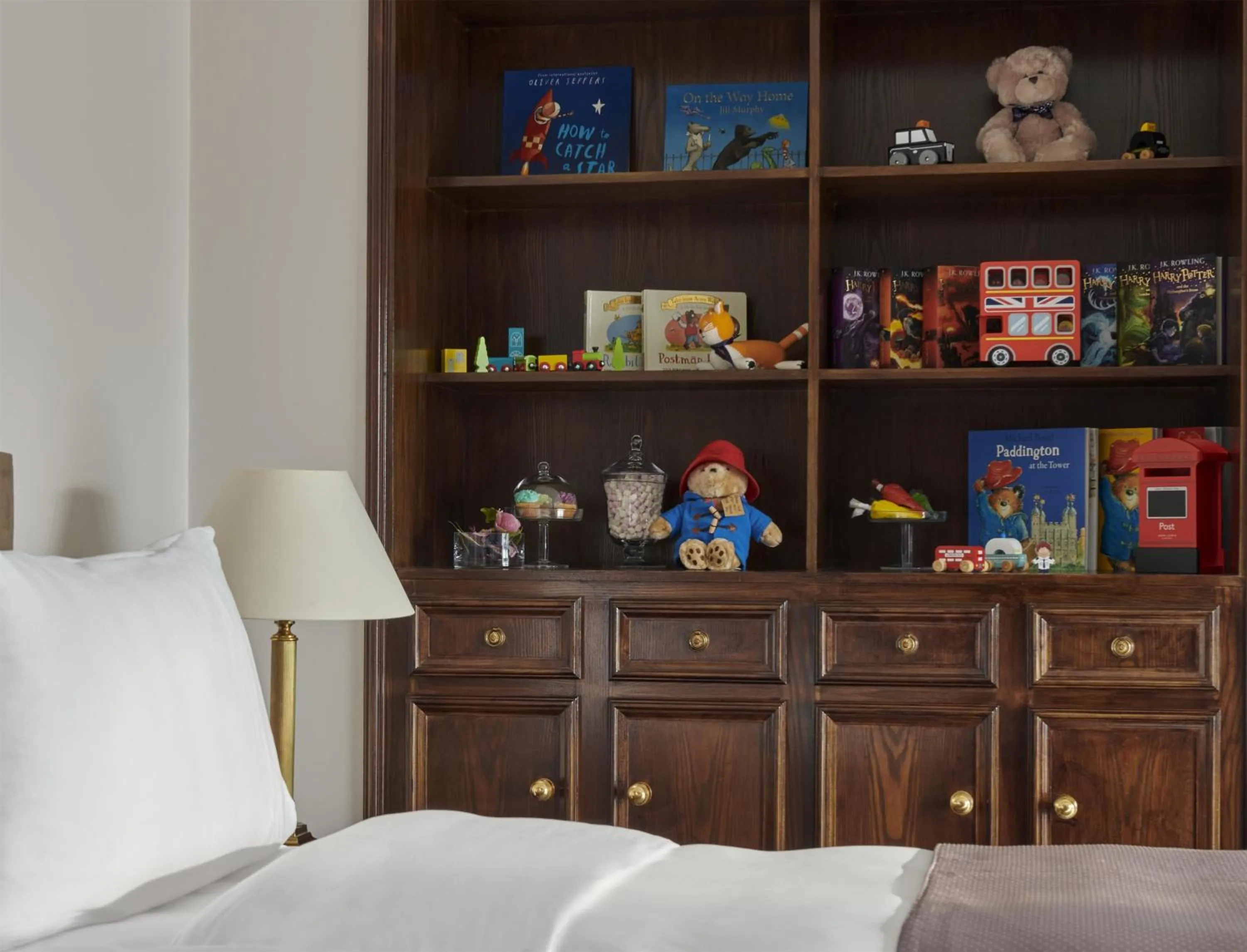 Photo of the whole room, Bed in Hyatt Regency London - The Churchill