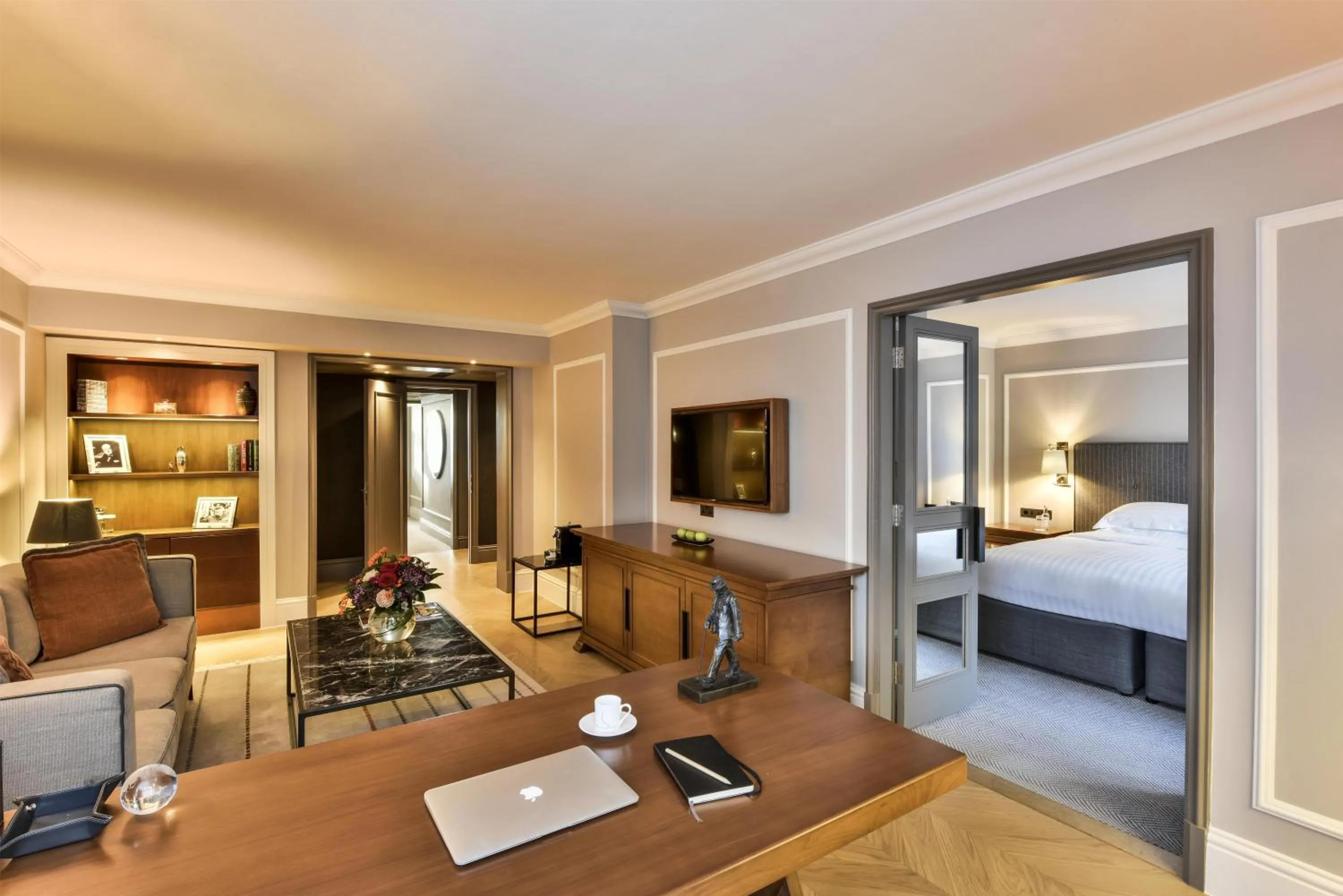 Photo of the whole room, Bed in Hyatt Regency London - The Churchill