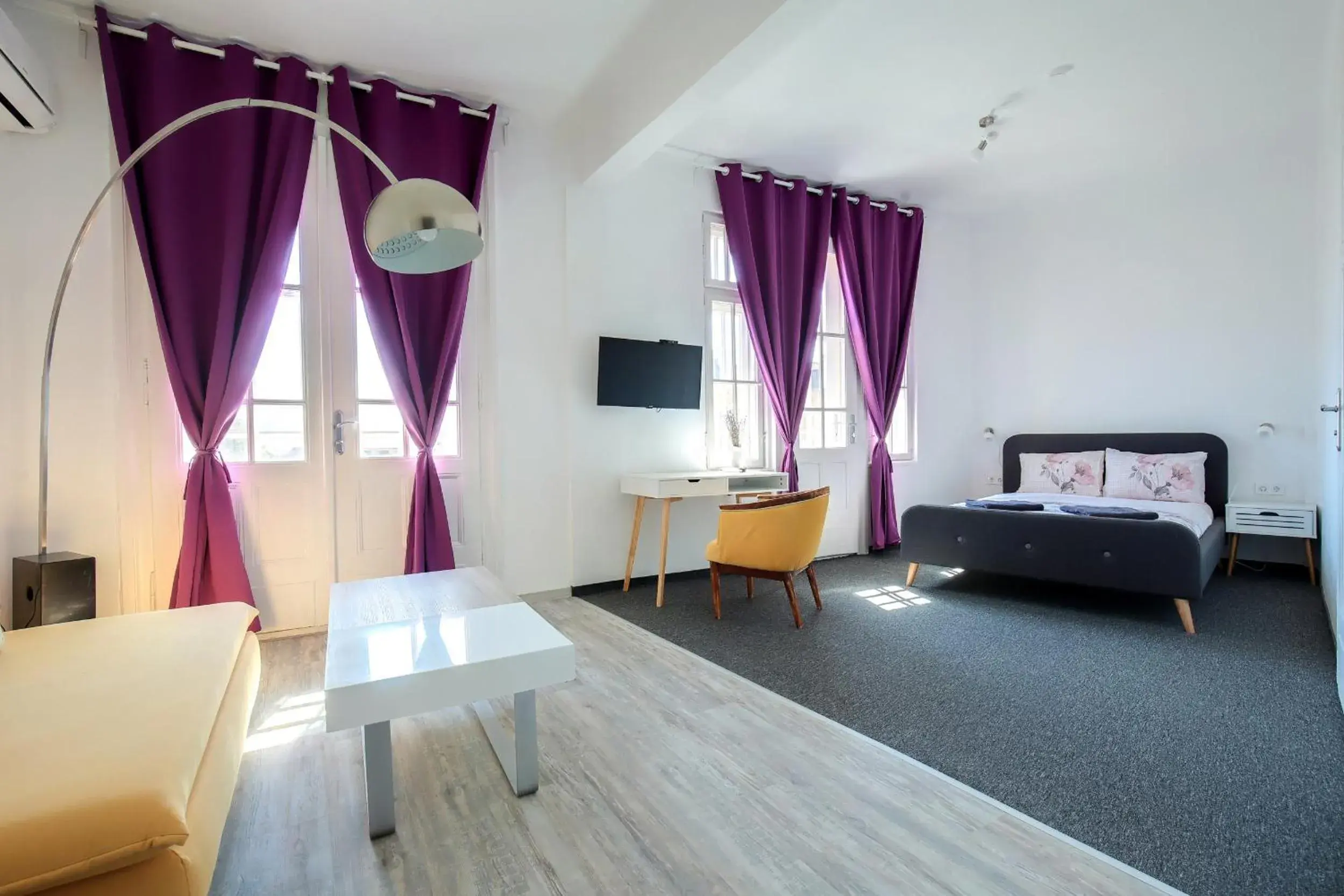 Junior Suite with Balcony in Hostel Musala Junior Suite with Balcony in Hostel Musala