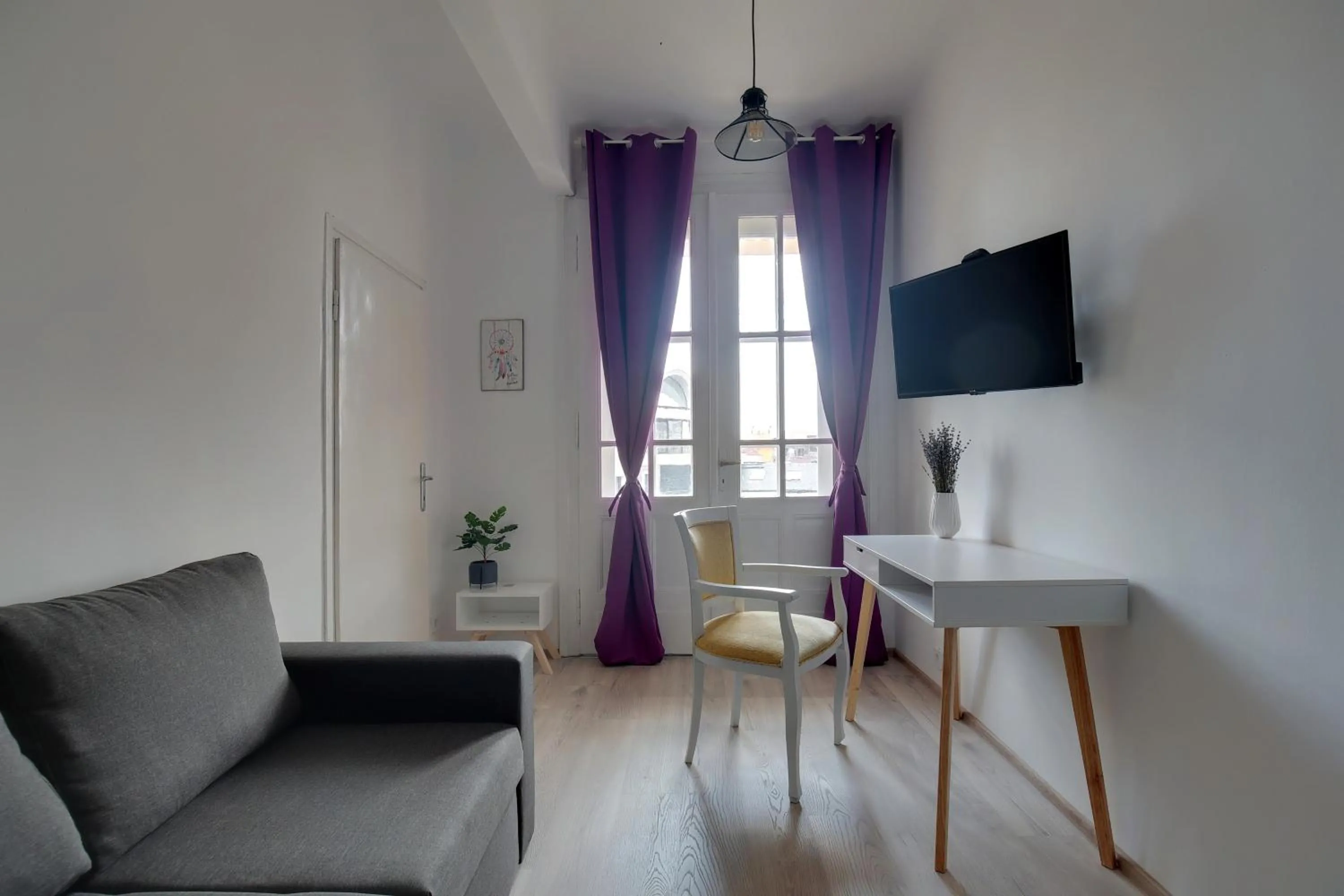 Communal lounge/ TV room in Hostel Musala