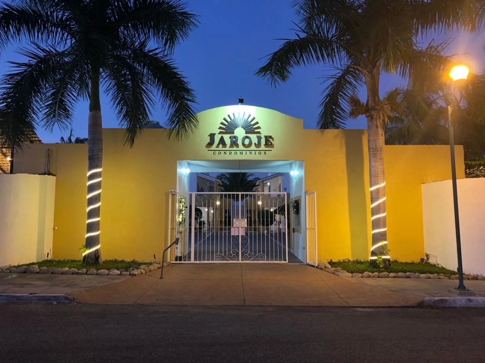 Facade/entrance in Condominios JAROJE Huatulco