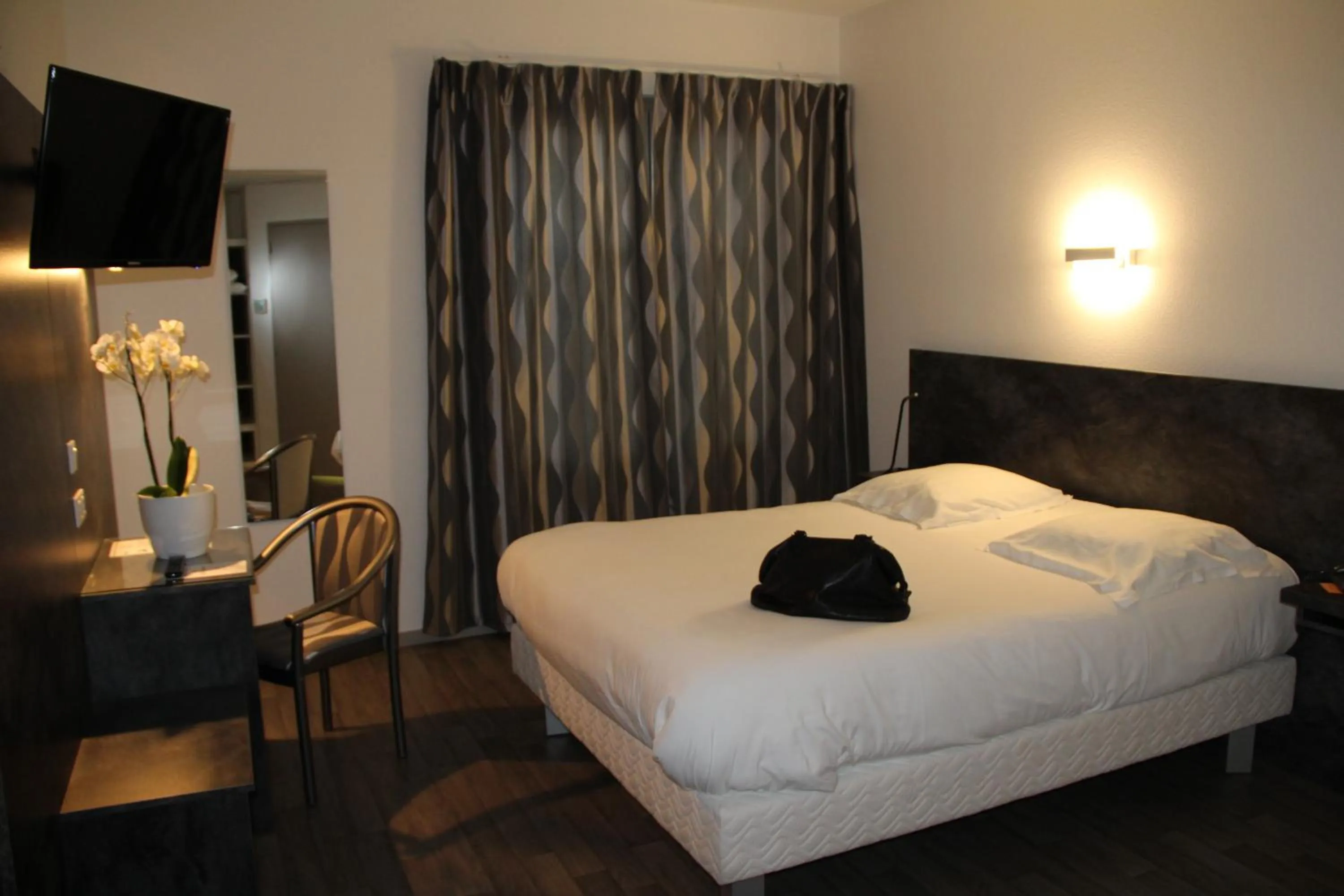 Bedroom, Bed in le tout va bien