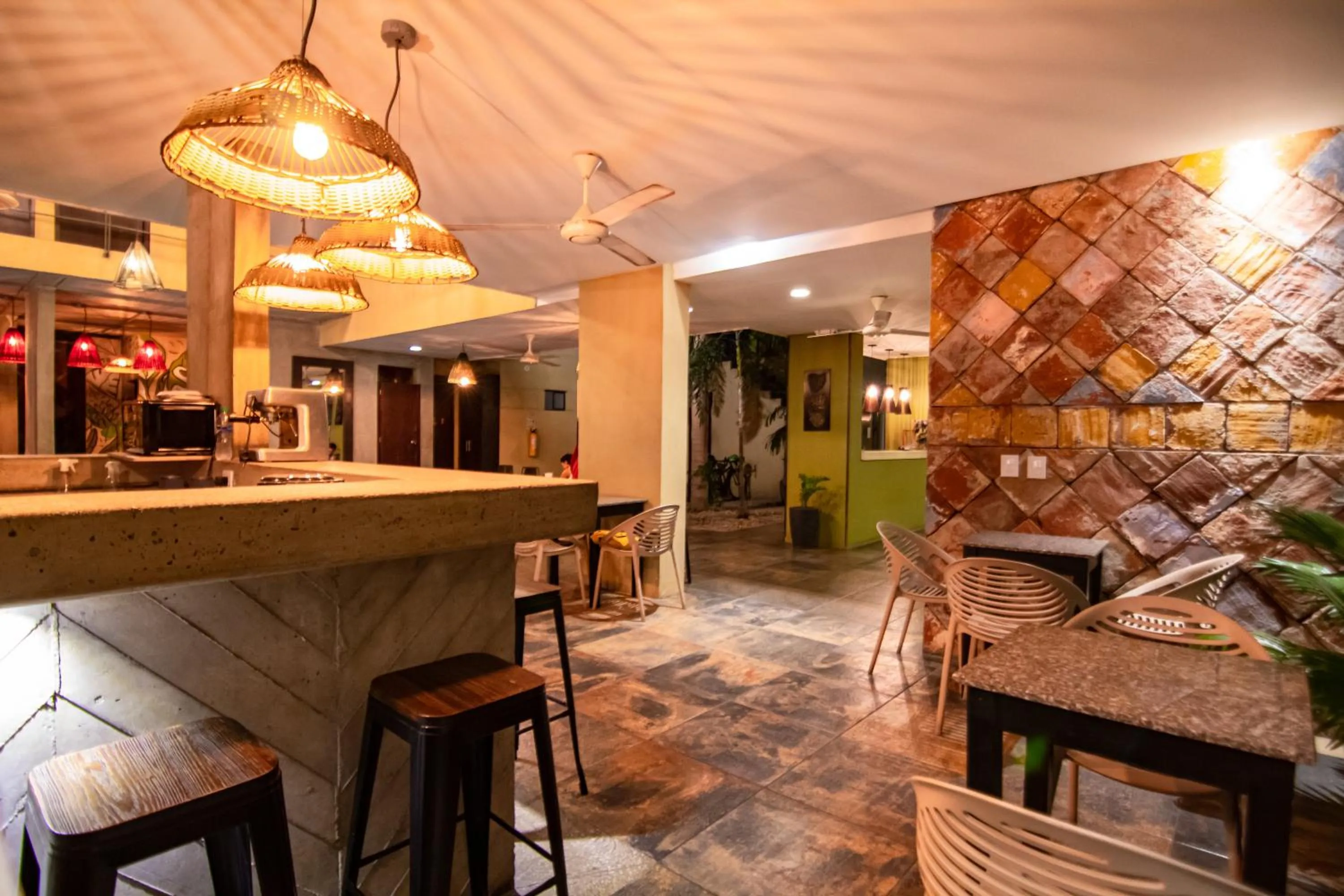 Restaurant/places to eat in Oasis Fresh Hotel