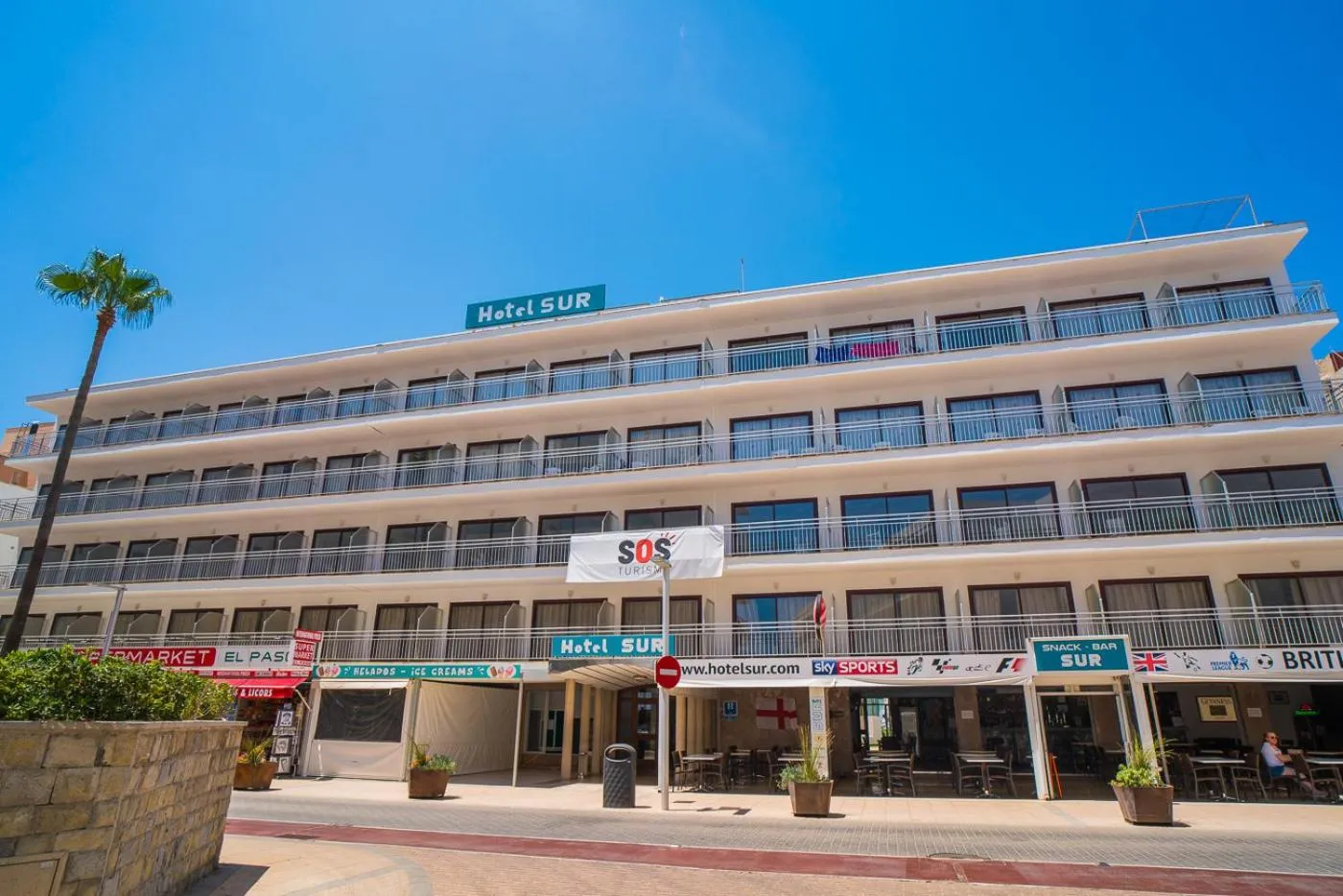 Facade/entrance in Hotel Sur