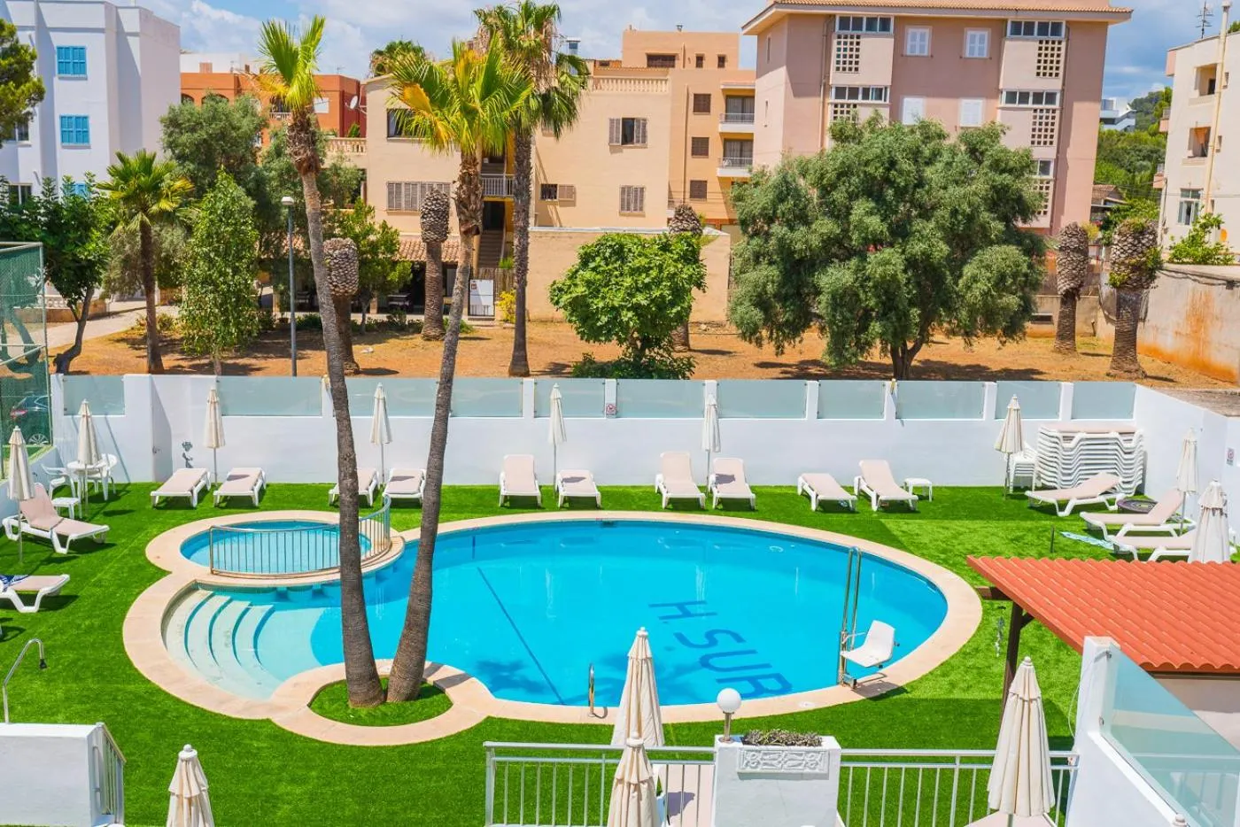 Pool view in Hotel Sur
