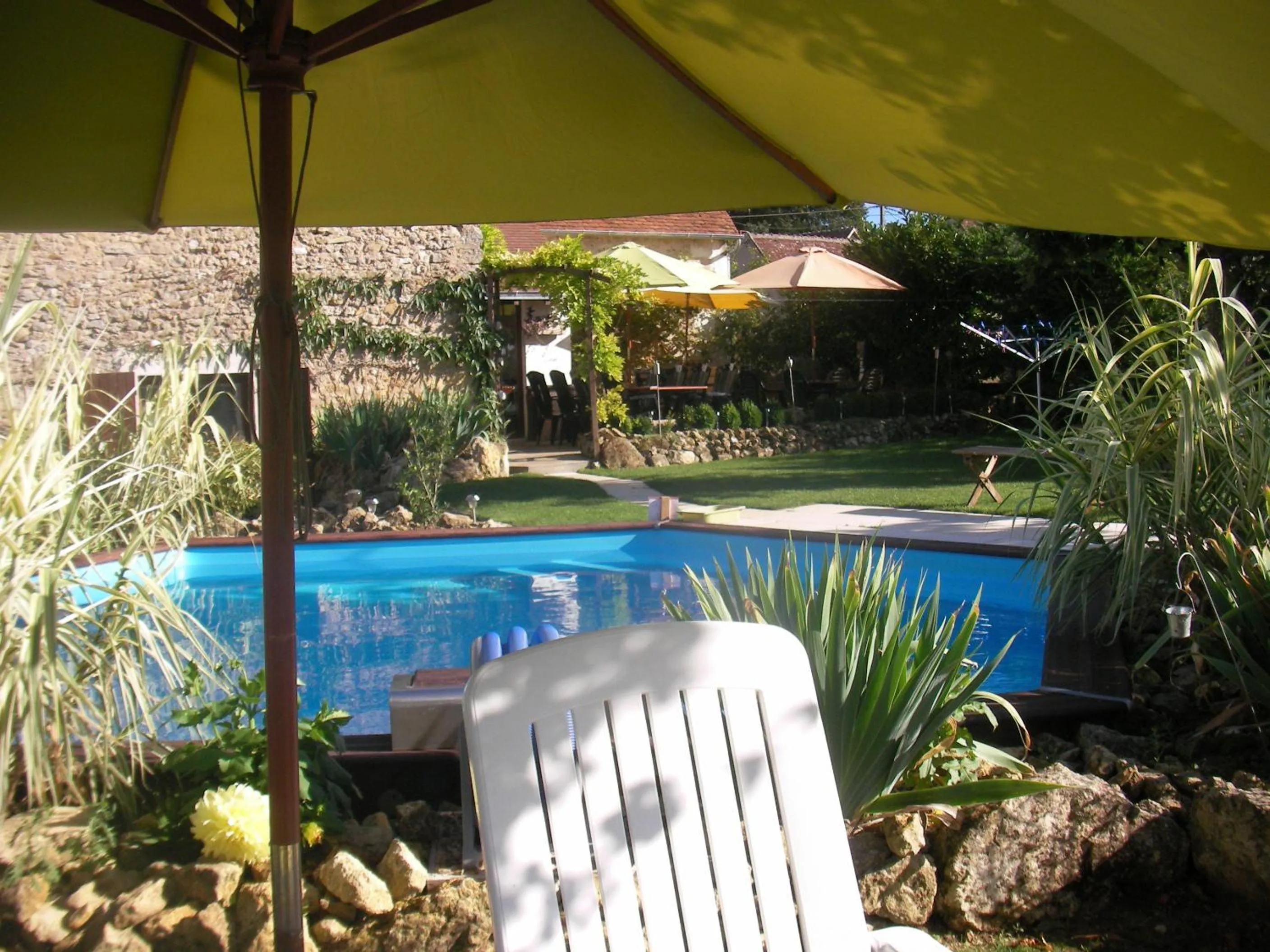 Patio in Chambres d'Hôtes La Vallée des Vignes