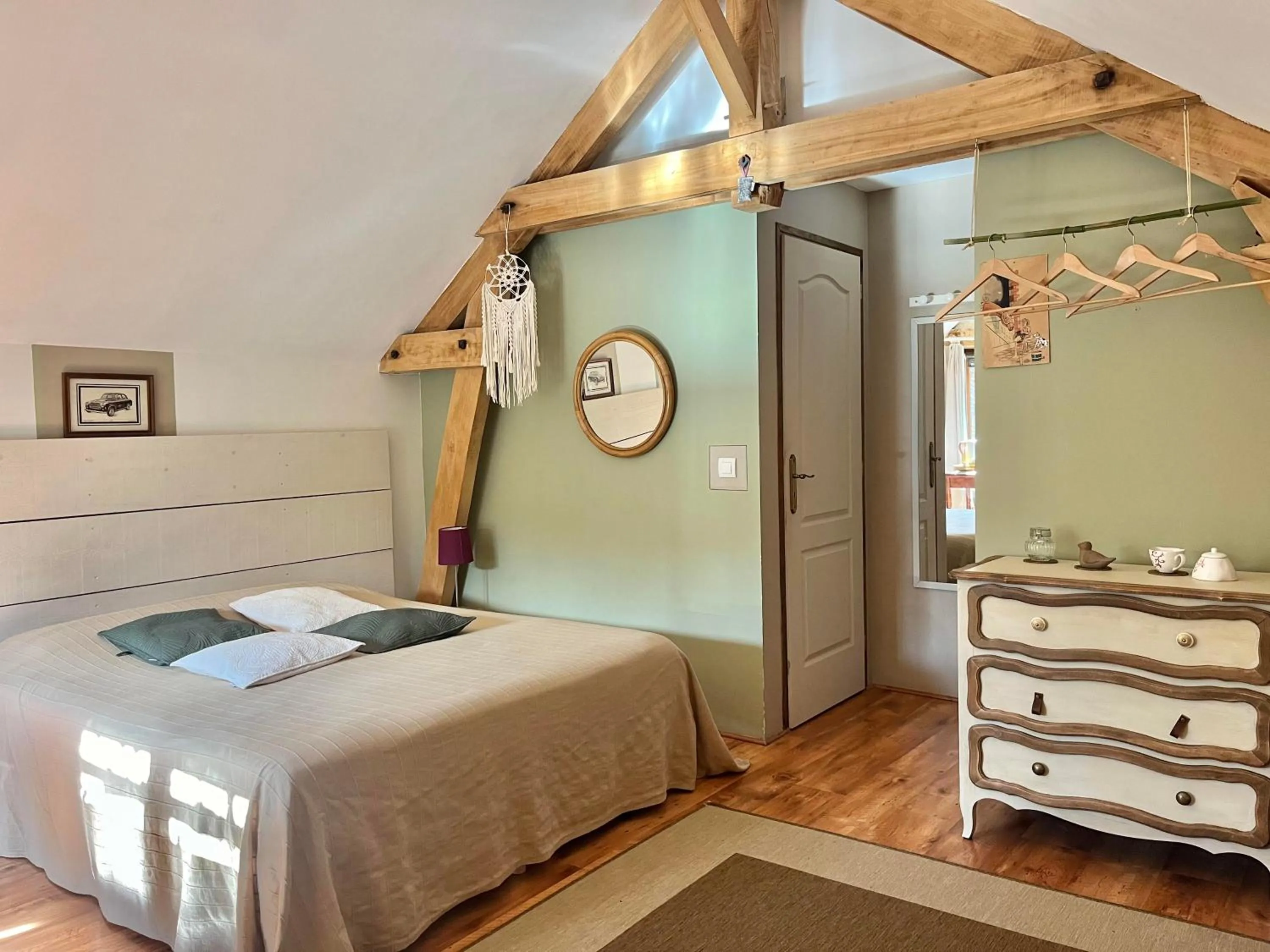 Photo of the whole room, Bed in Chambres d'Hôtes La Vallée des Vignes