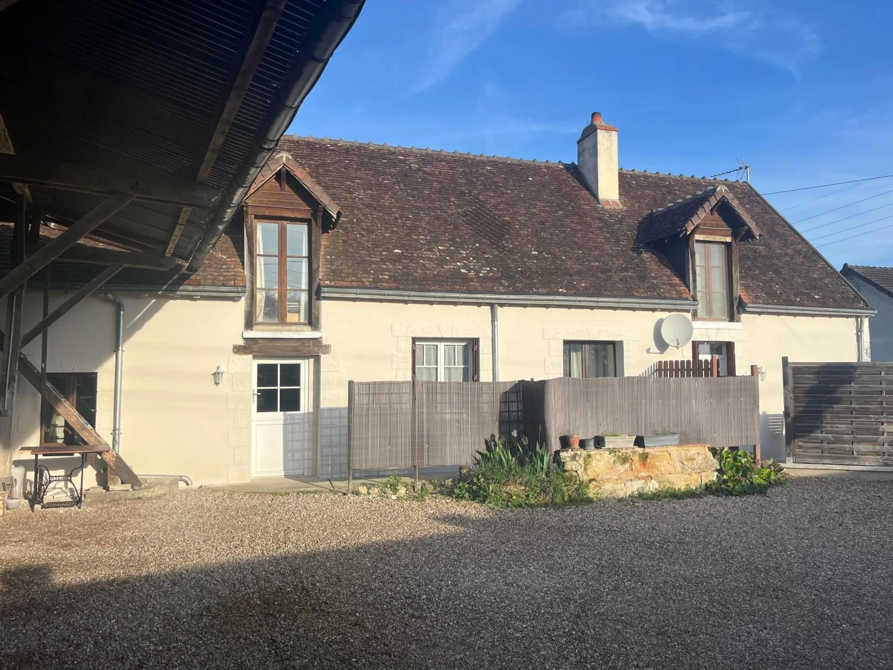 Property building in Chambres d'Hôtes La Vallée des Vignes