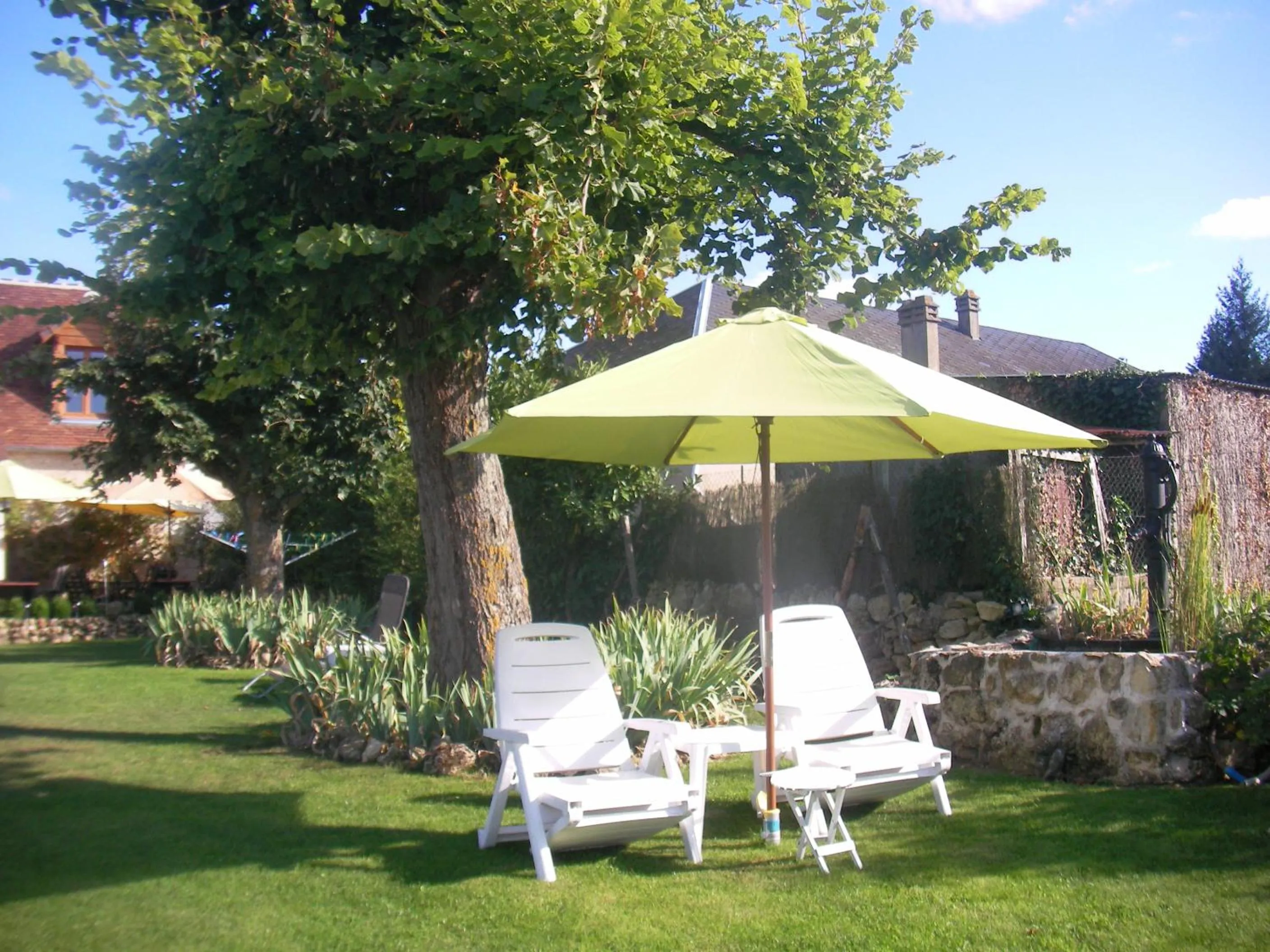 Patio in Chambres d'Hôtes La Vallée des Vignes