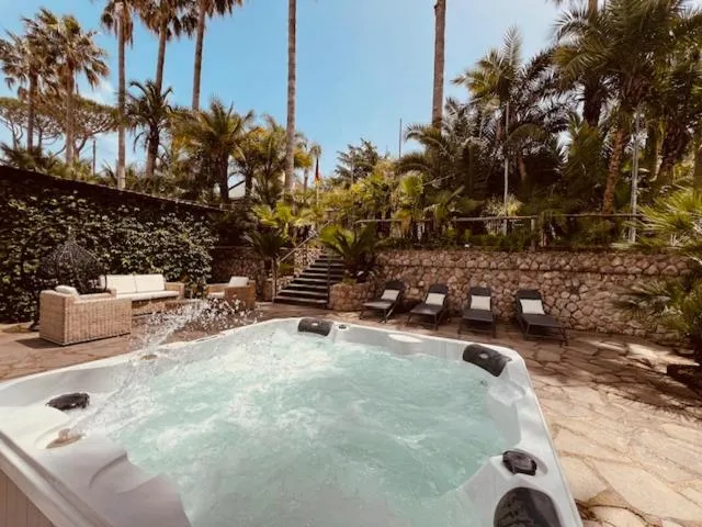 Hot Tub in Romantic Relais Sorrento
