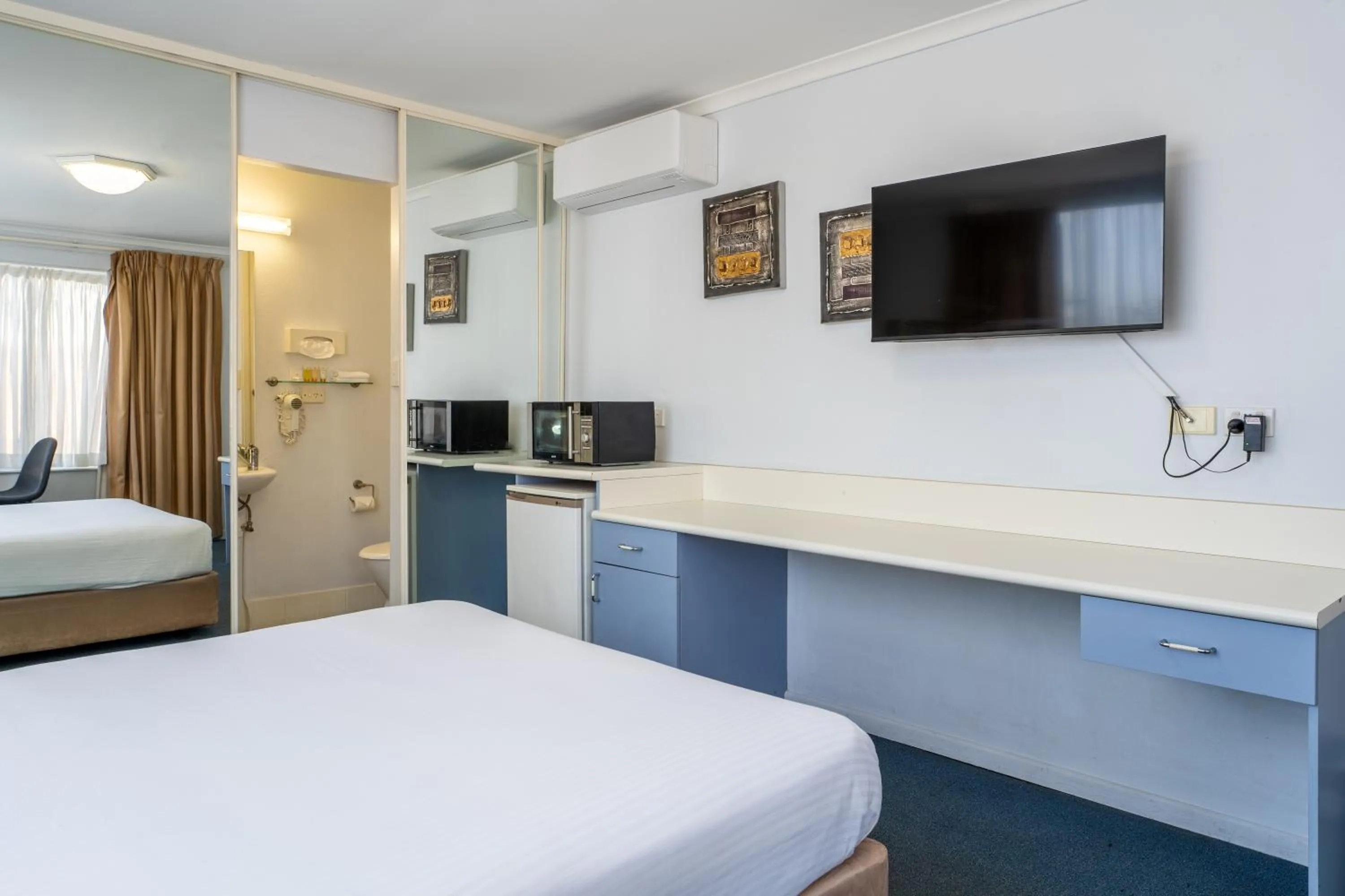 Bedroom, Bed in Port Aloha Motel