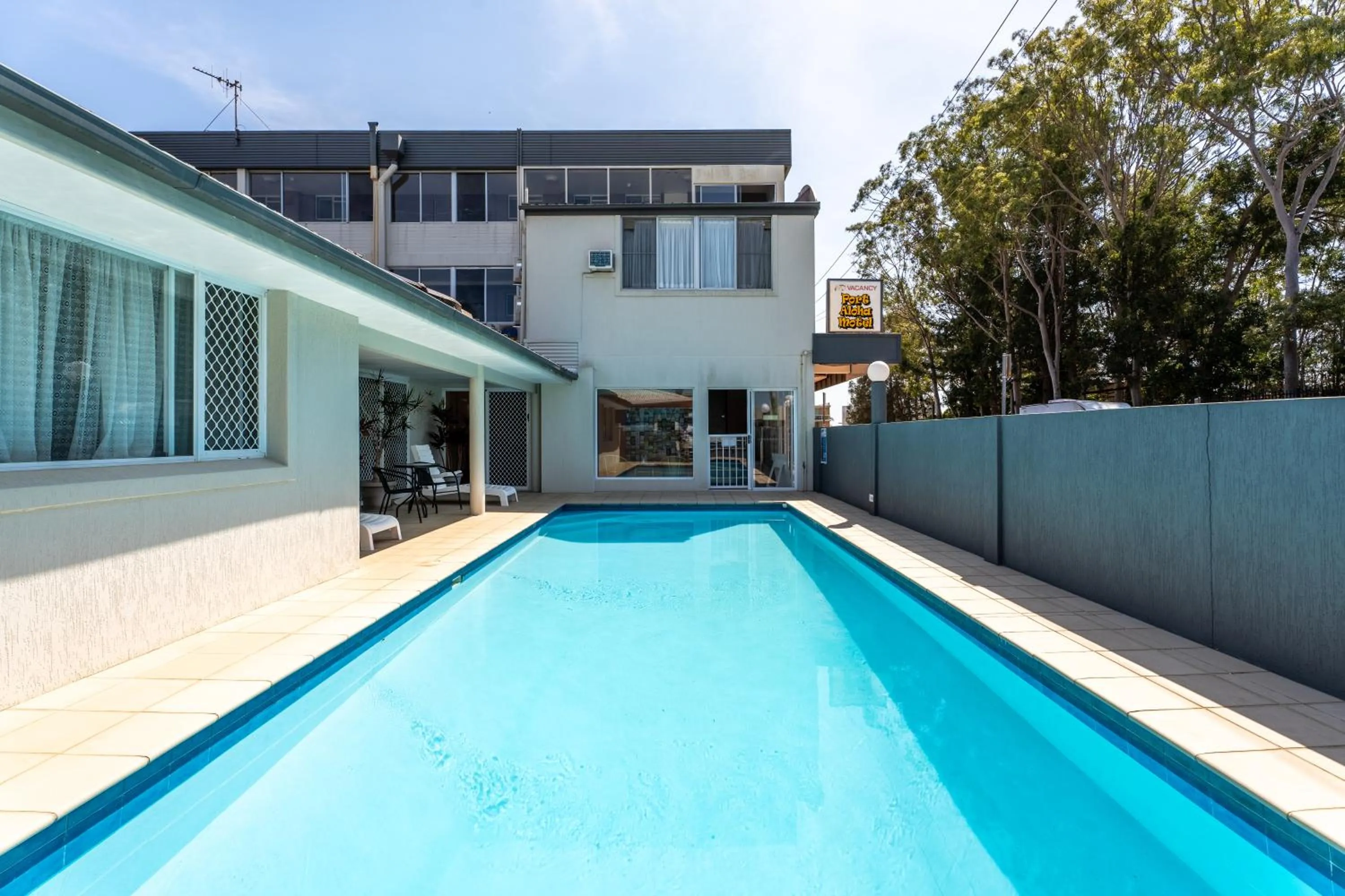 Swimming pool in Port Aloha Motel