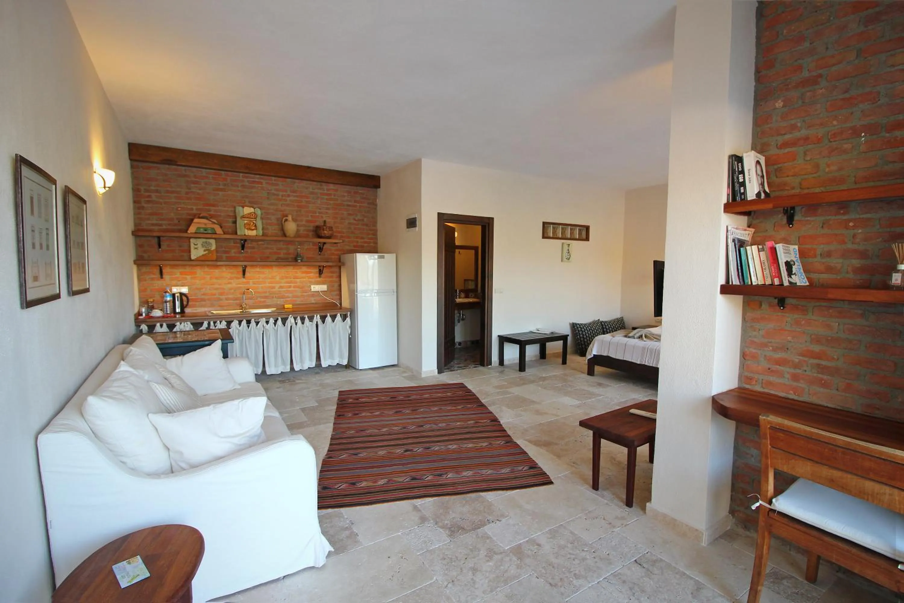 Seating area, Bed in Kekik Otel Selimiye