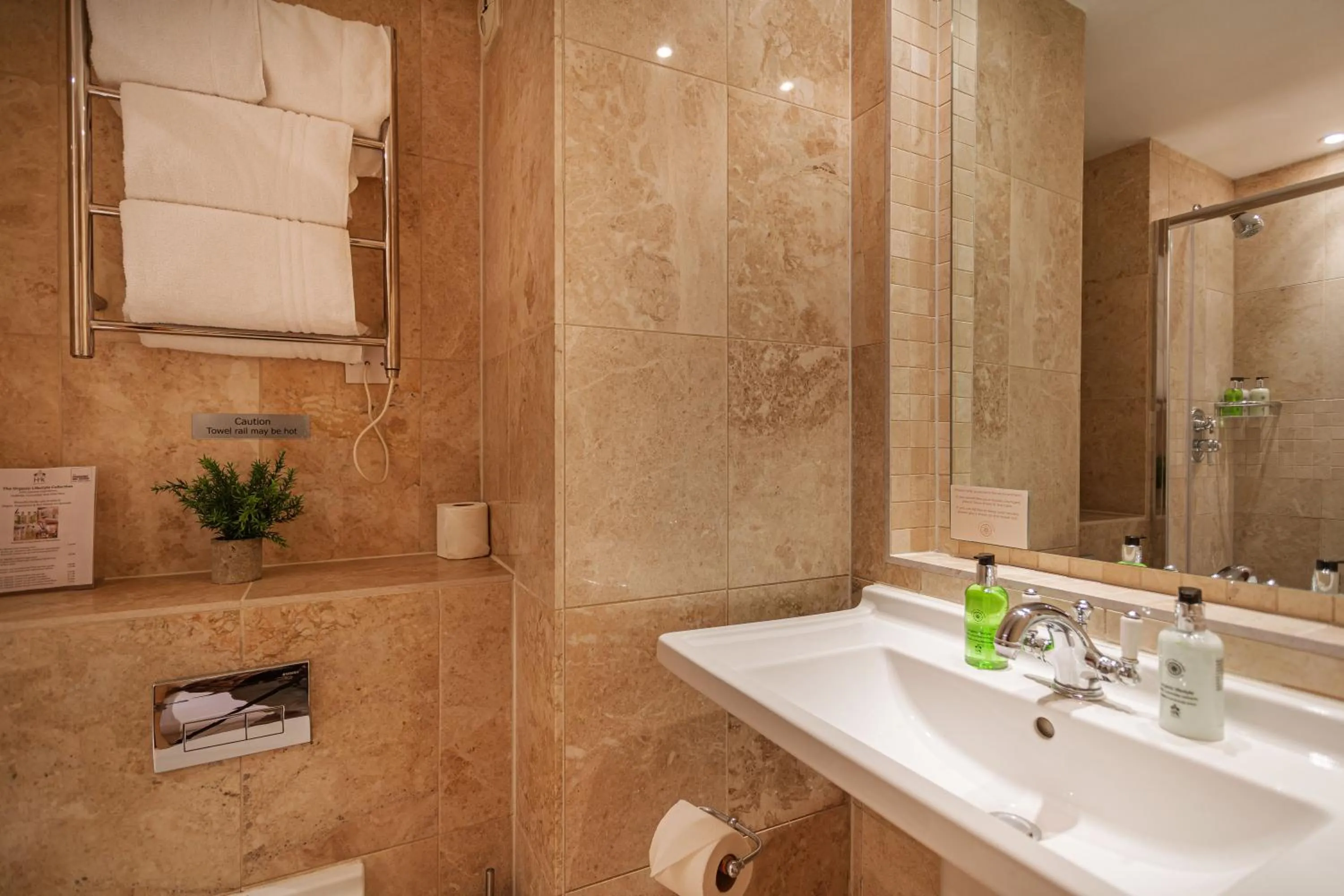 Bathroom in The White Horse Hotel, Romsey, Hampshire - The Coaching Inn Group