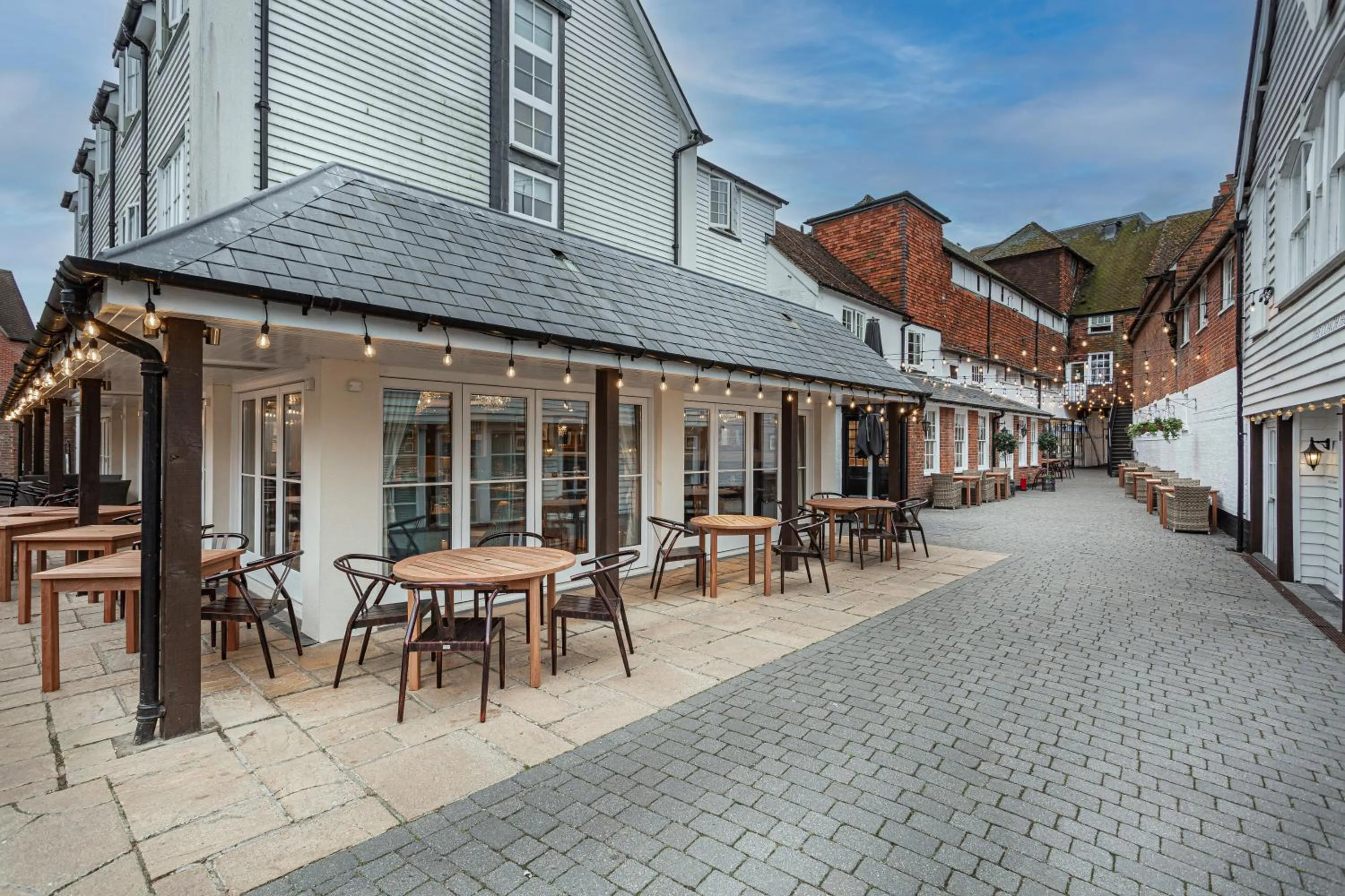 Property building in The White Horse Hotel, Romsey, Hampshire - The Coaching Inn Group
