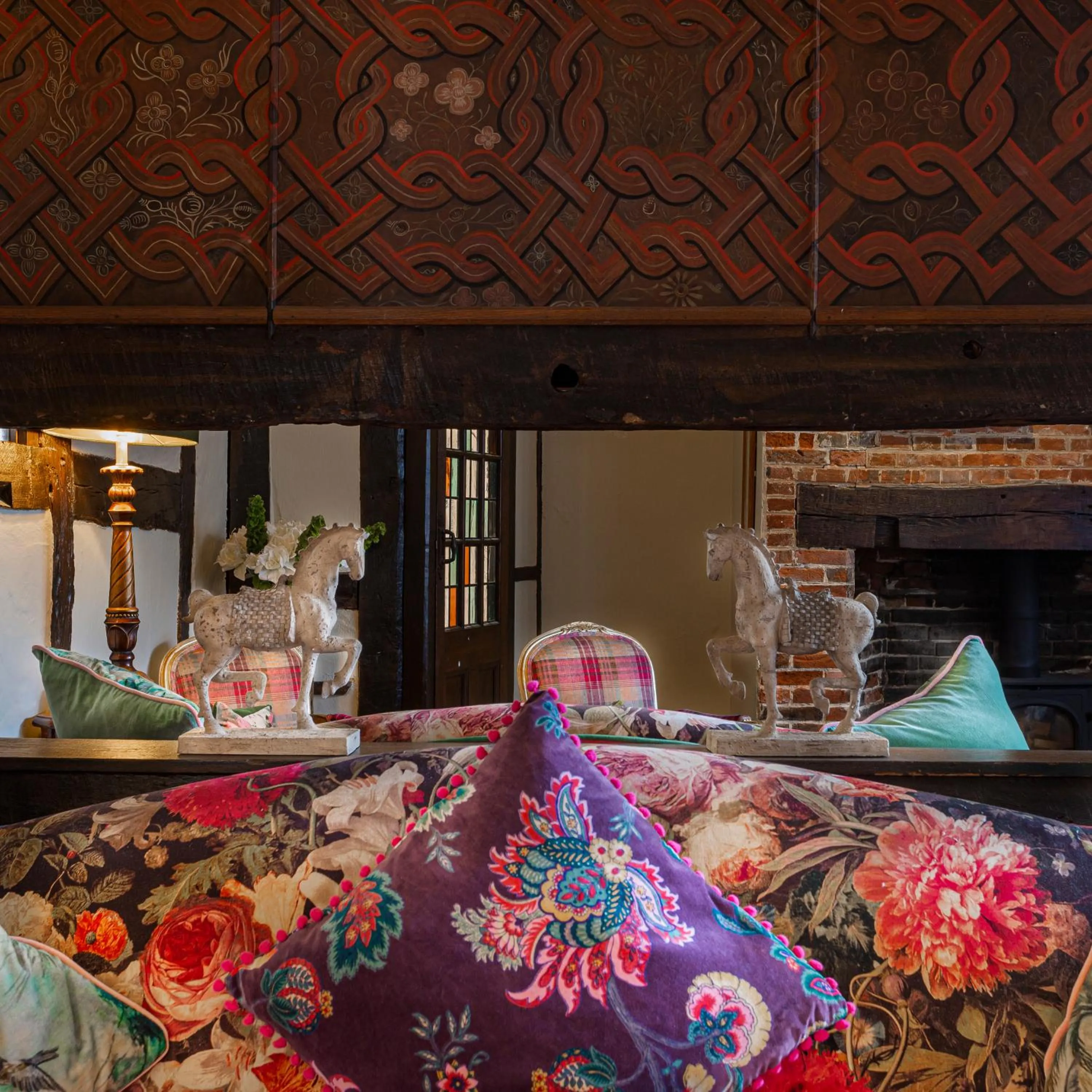 Lounge or bar in The White Horse Hotel, Romsey, Hampshire - The Coaching Inn Group