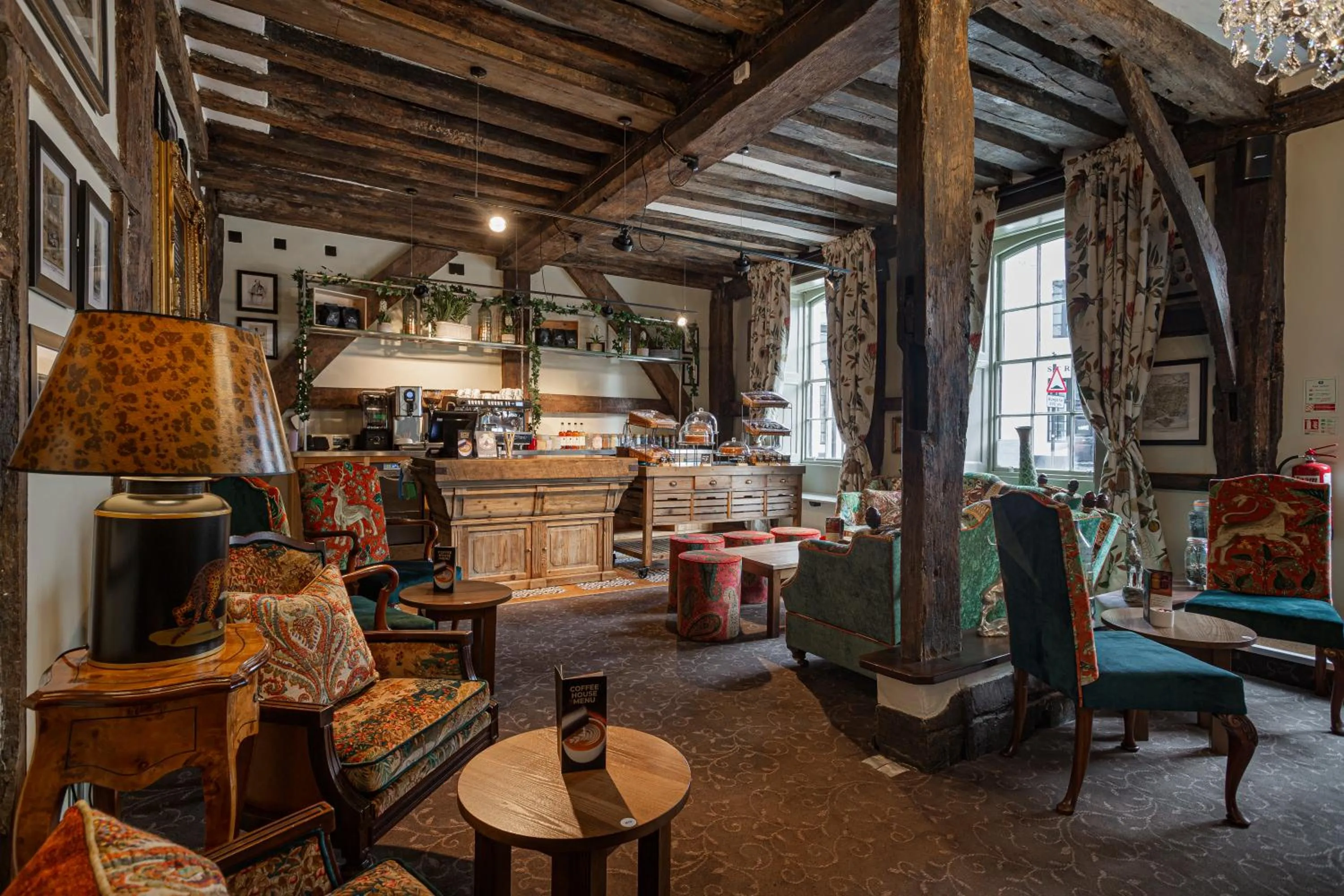 Lounge or bar in The White Horse Hotel, Romsey, Hampshire - The Coaching Inn Group