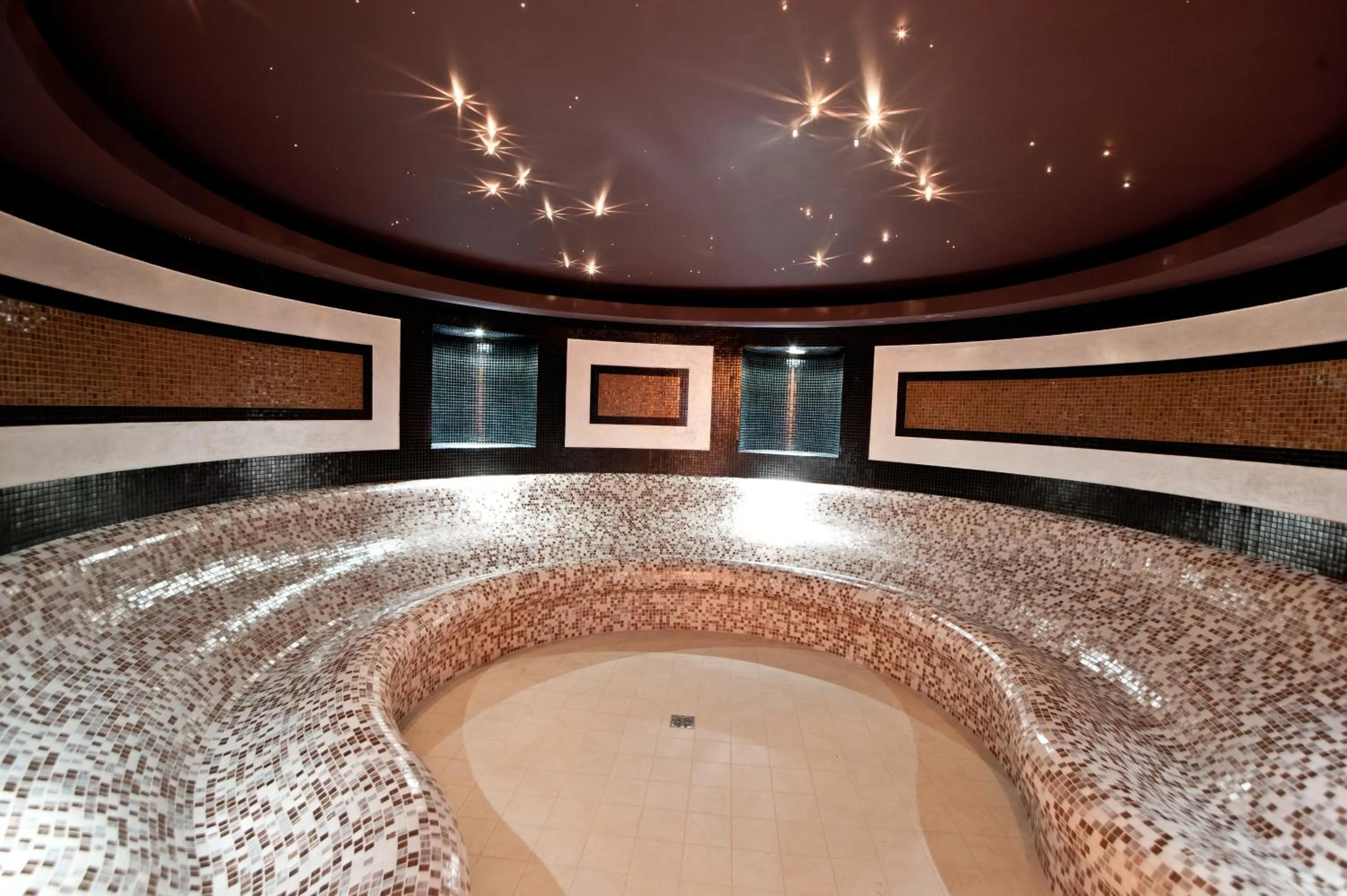 Hot Spring Bath in Hotel Afrodyta Business & Spa