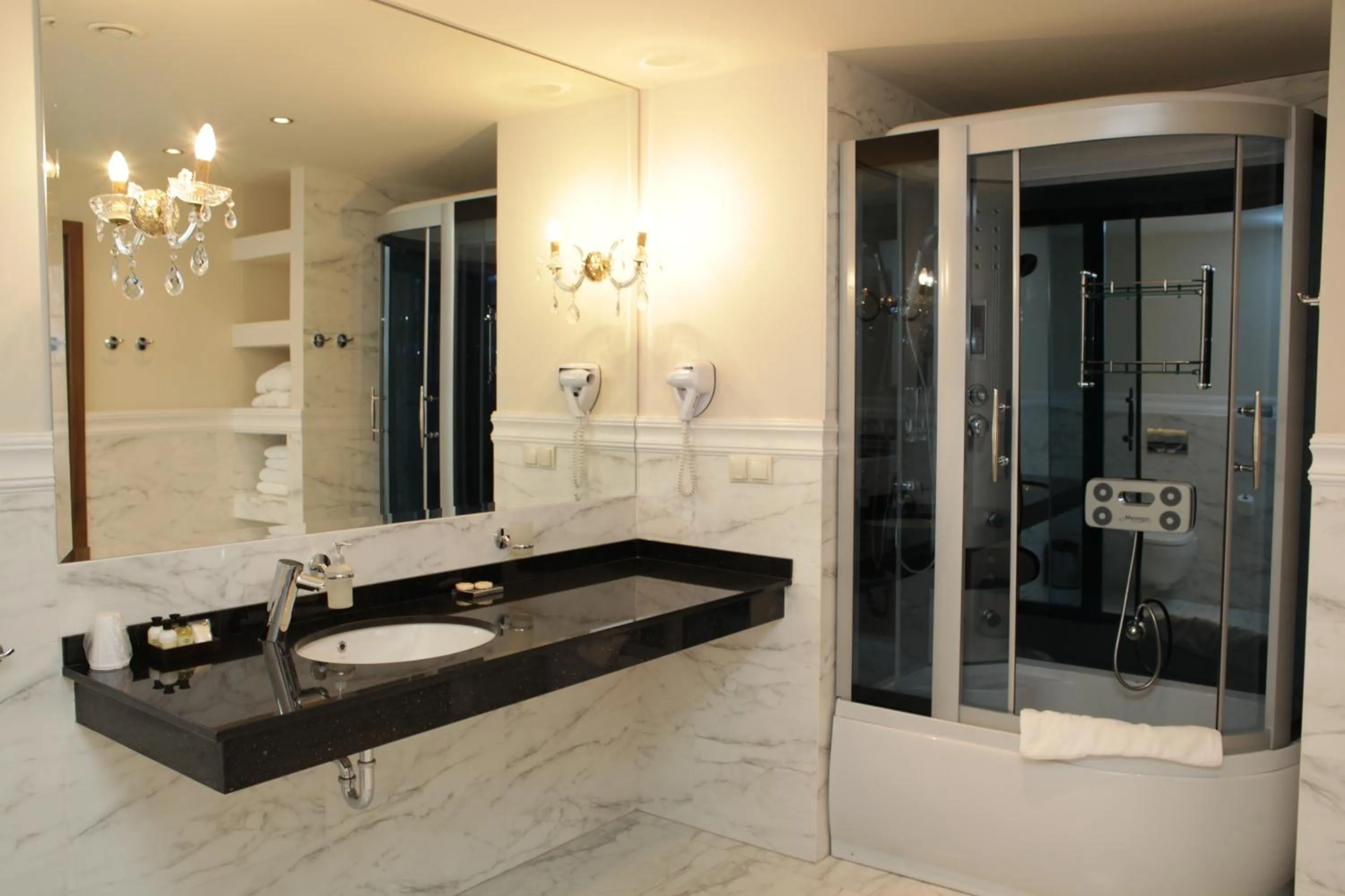 Shower in Hotel Afrodyta Business & Spa