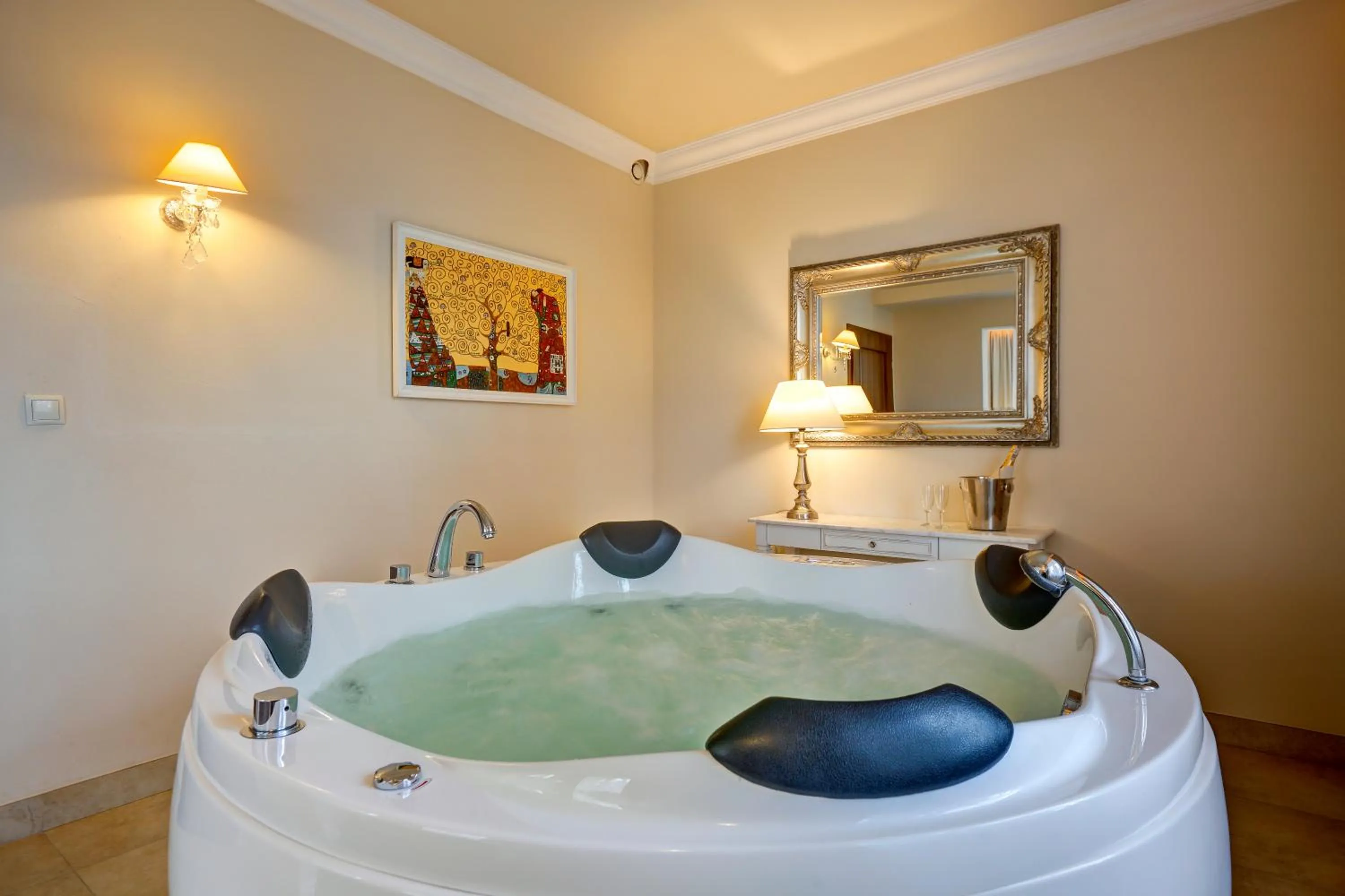 Hot Tub in Hotel Afrodyta Business & Spa