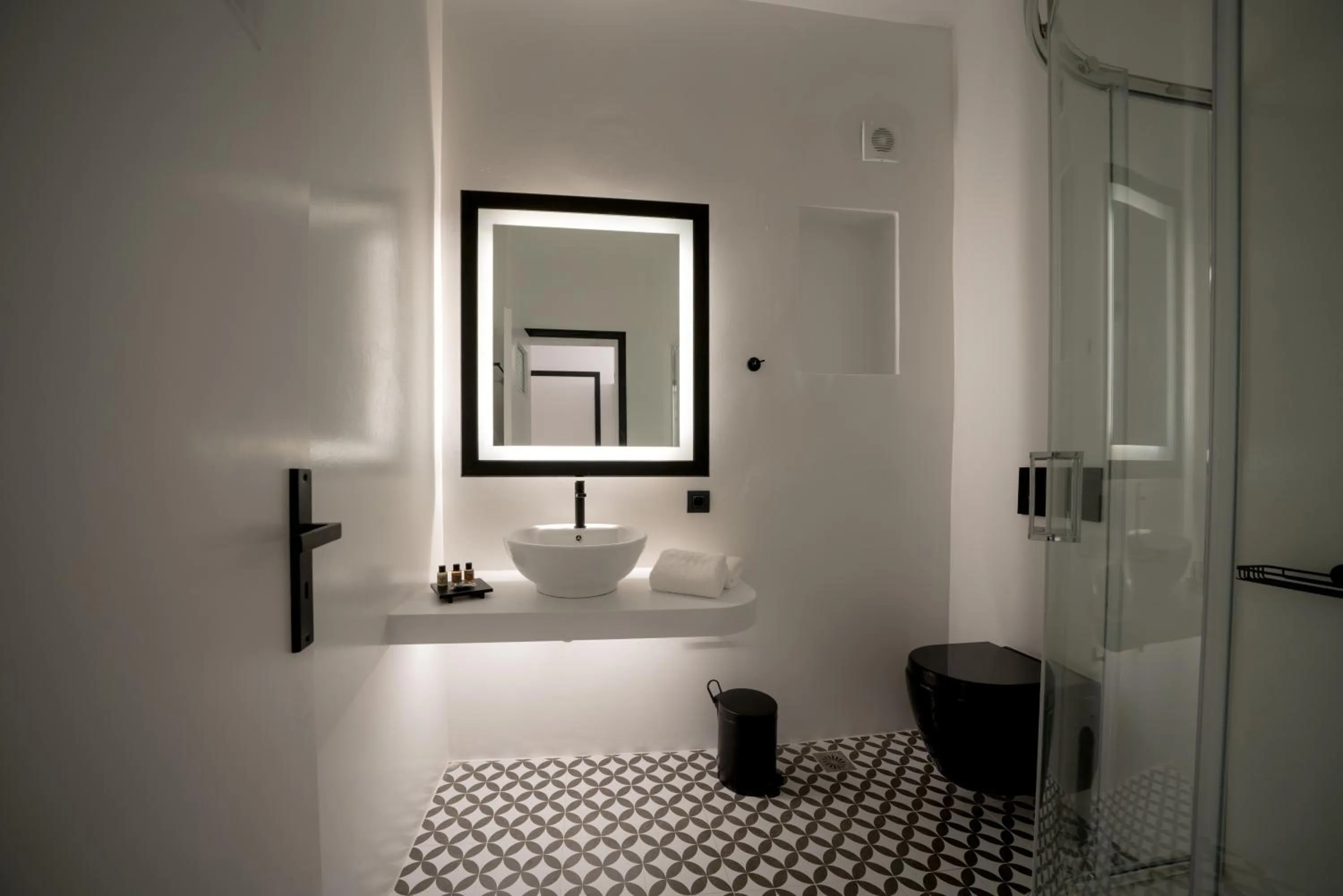 Shower in Divelia Hotel