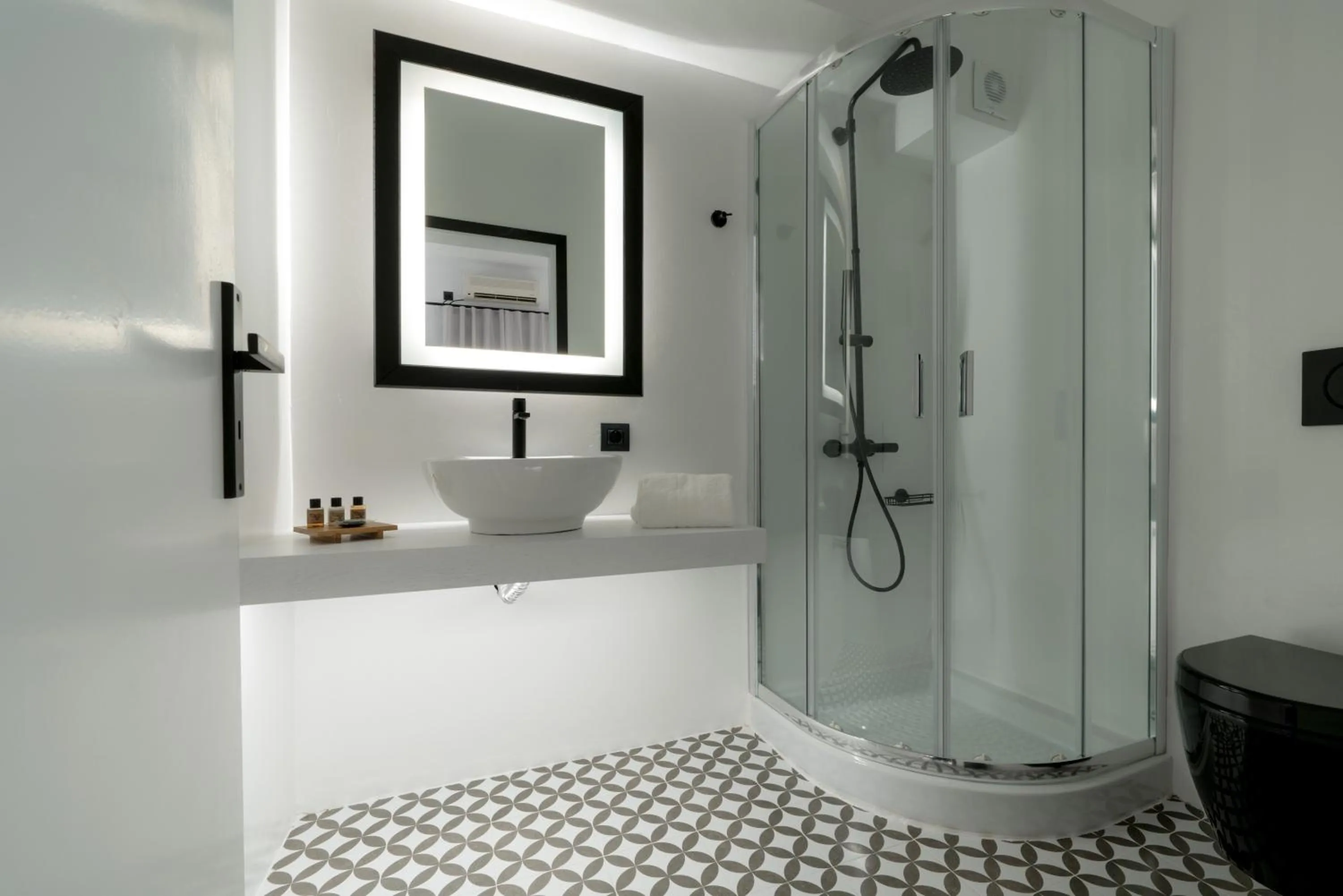 Shower in Divelia Hotel