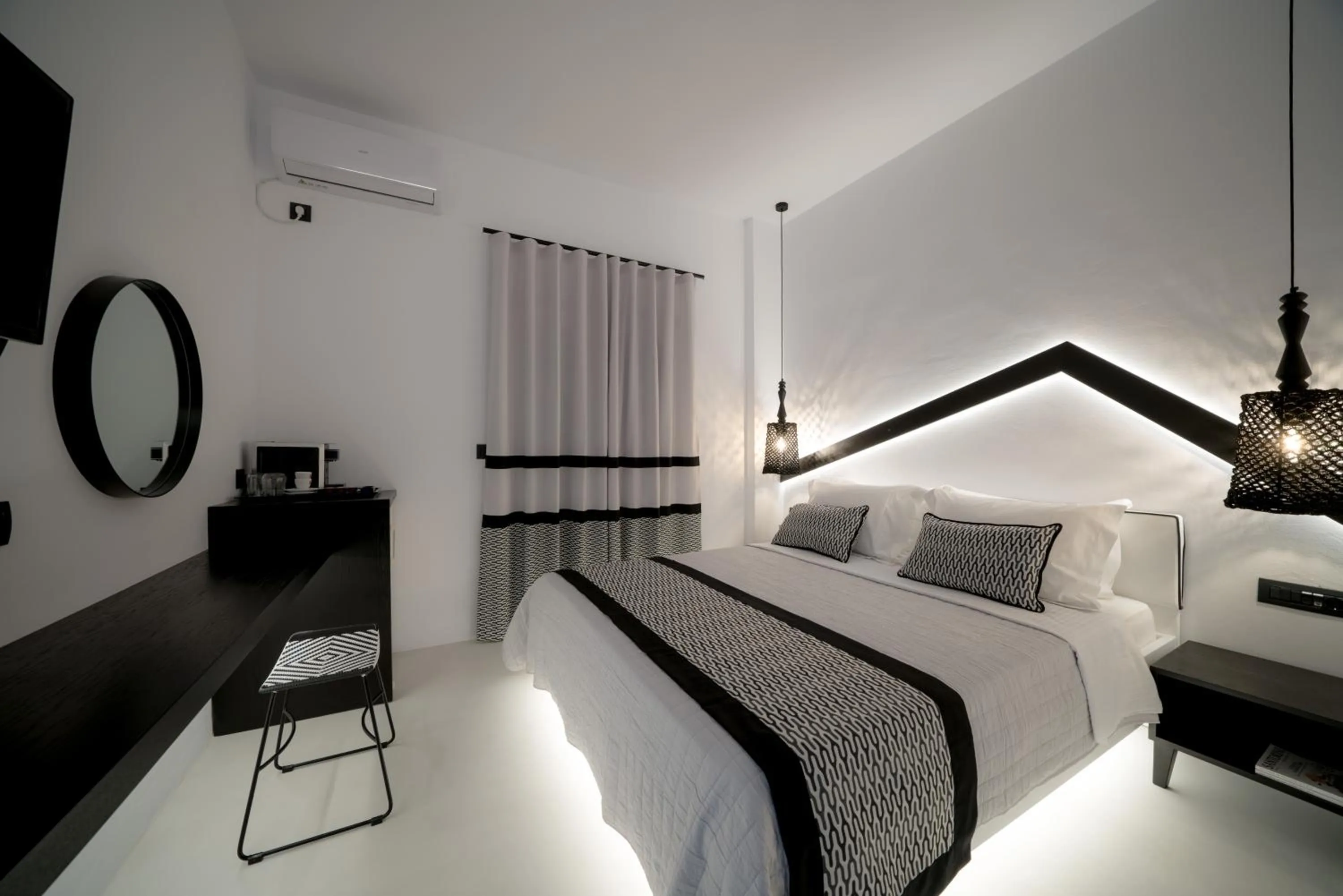 Photo of the whole room, Bed in Divelia Hotel