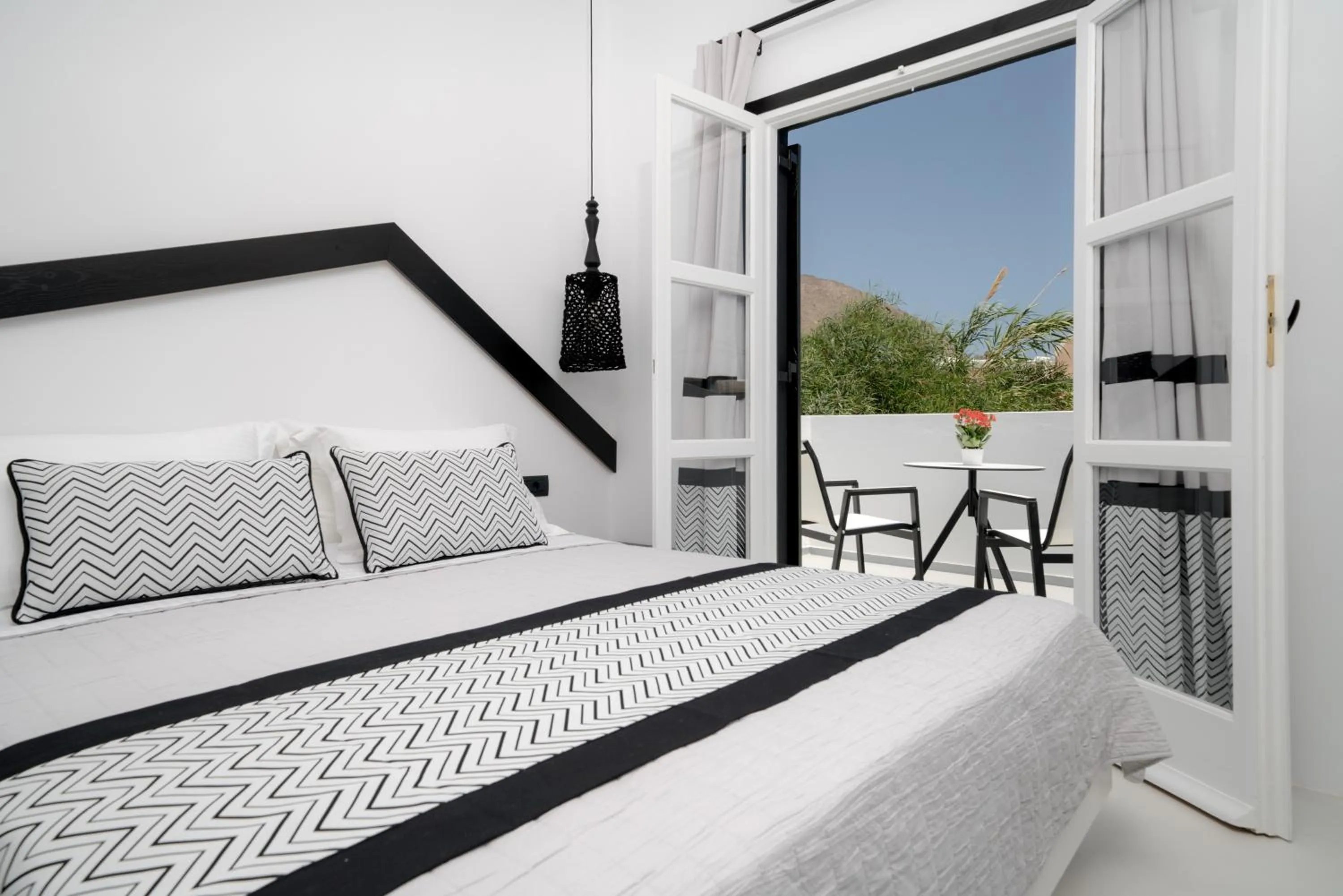 Balcony/Terrace, Bed in Divelia Hotel