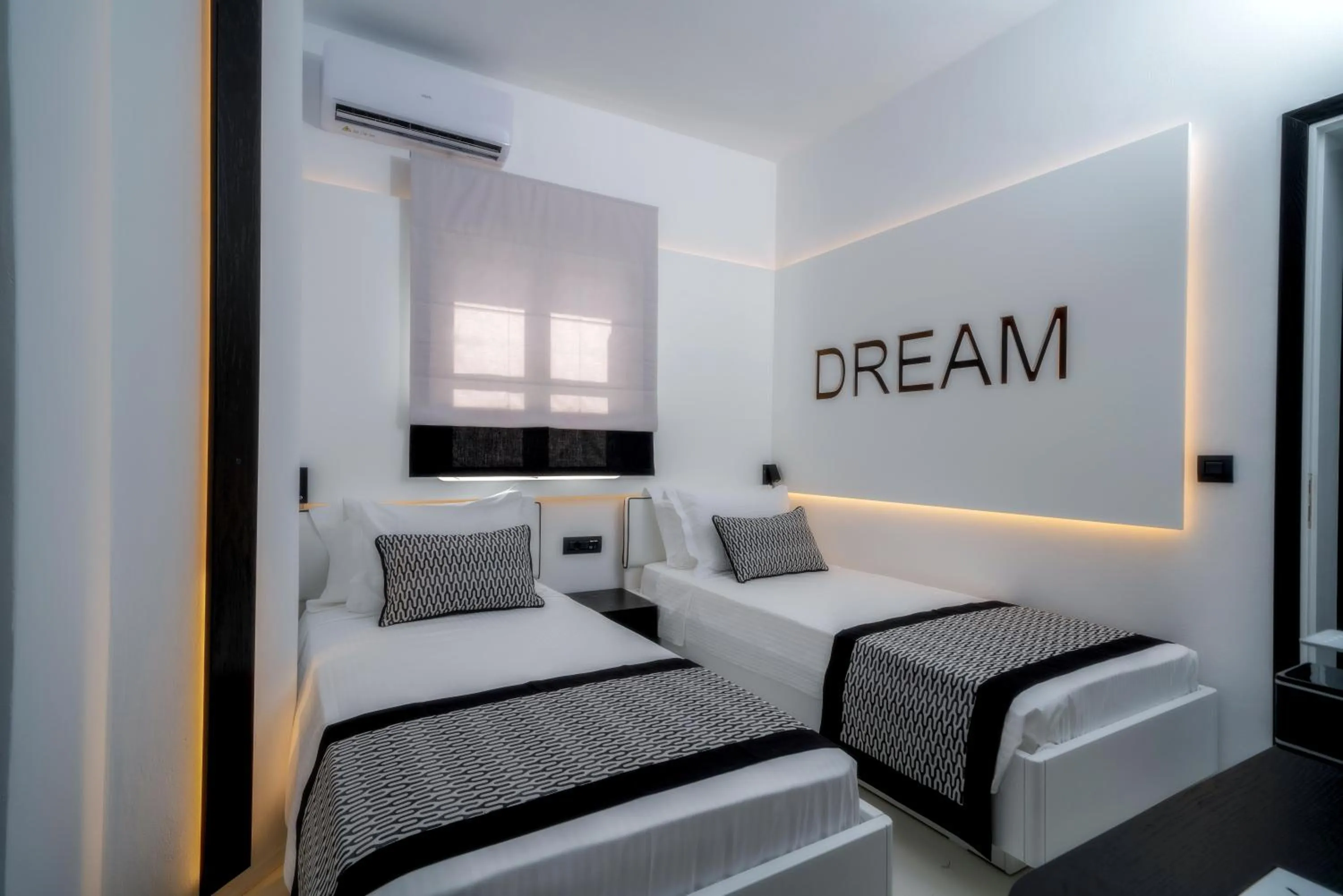 Bedroom, Bed in Divelia Hotel