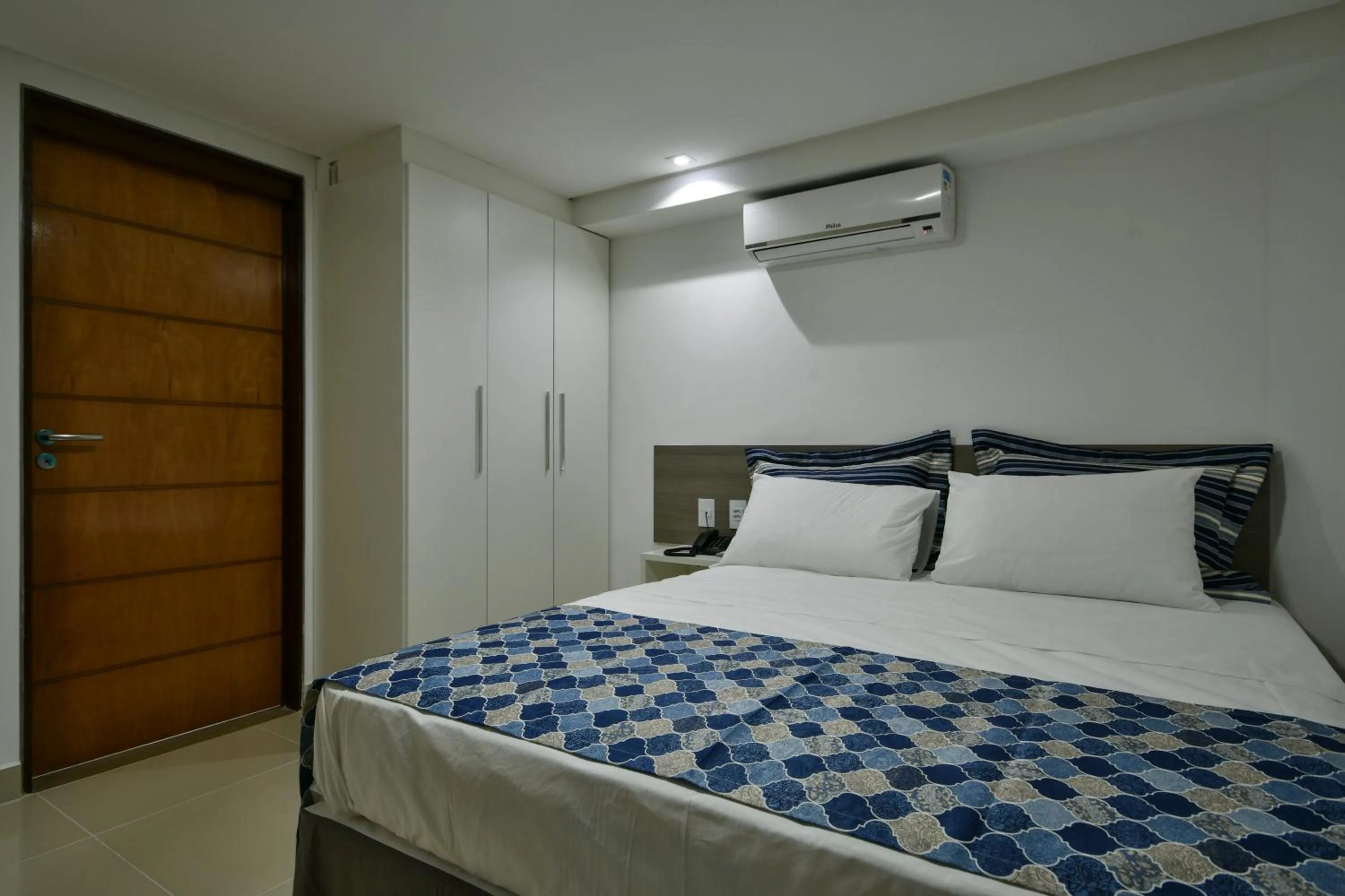 Bed in Littoral Gold Flat