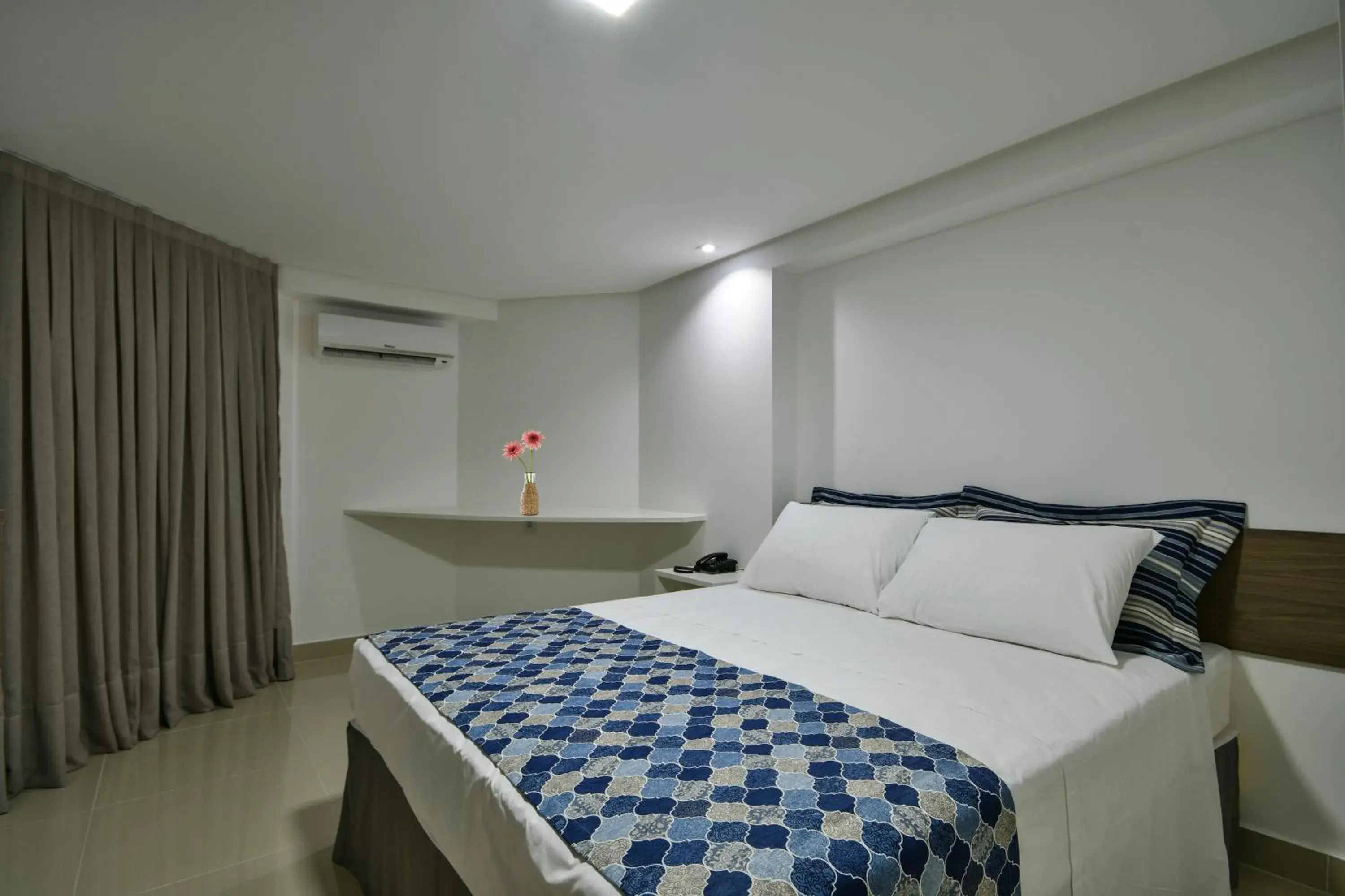 Double Gold Suite in Littoral Gold Flat Double Gold Suite in Littoral Gold Flat