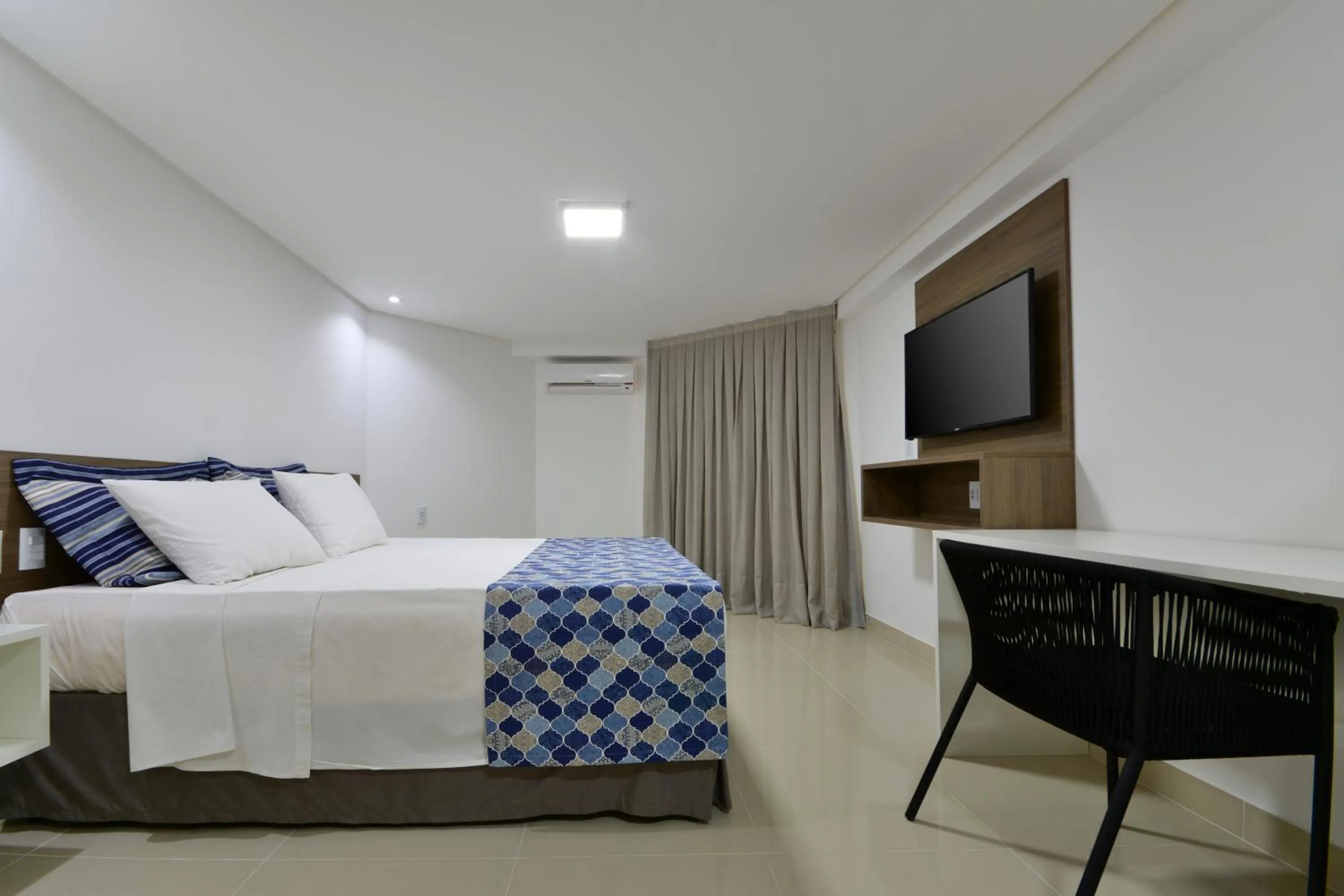 Bed in Littoral Gold Flat