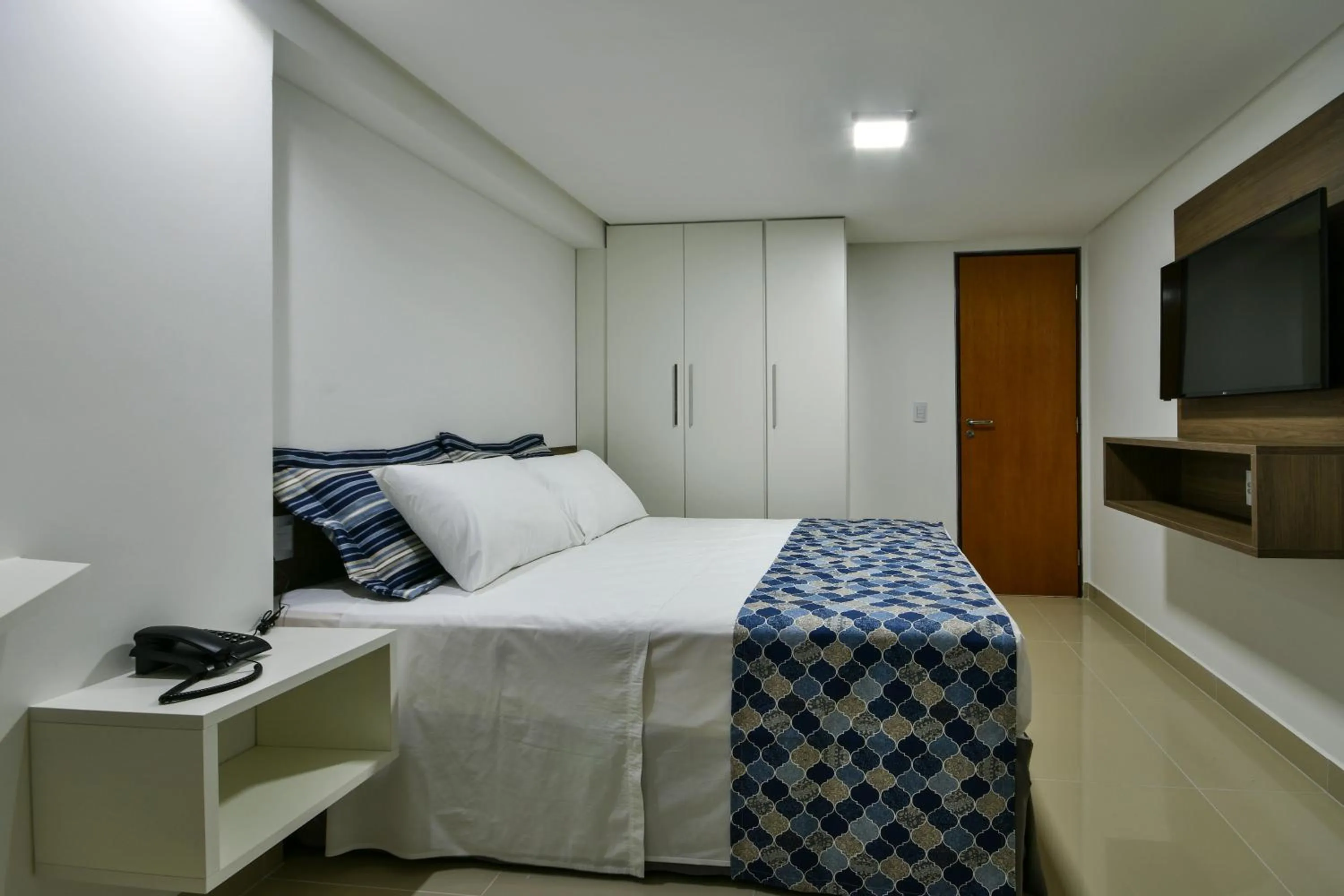 Bed in Littoral Gold Flat