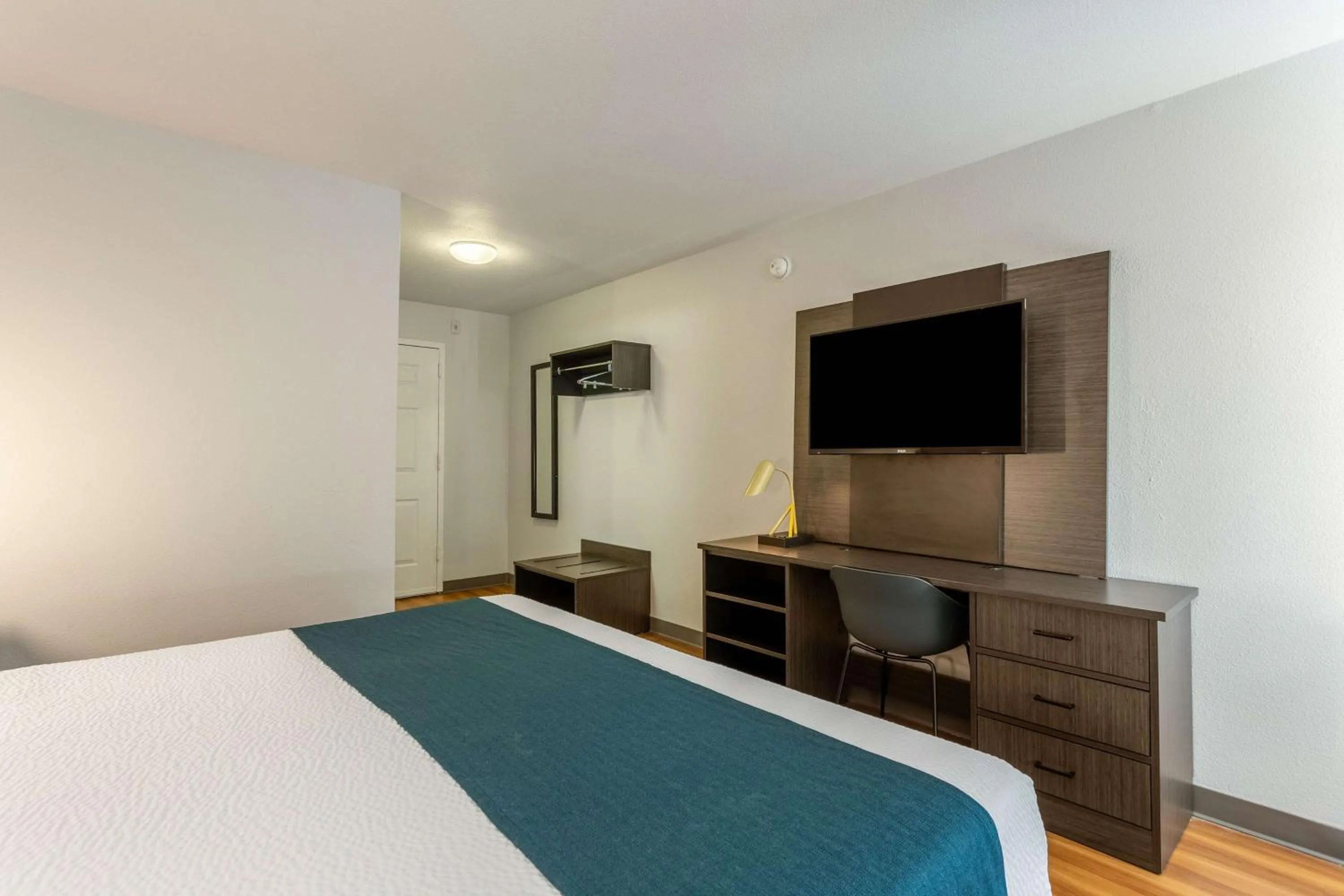 Photo of the whole room in Motel 6 Boise - Airport